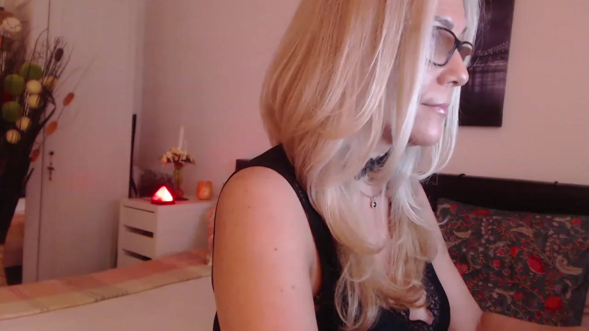 Gallery image thumbnail from Reeya71's myfreecams stream on, 06/20/2023, 04:05 image 6 of 20