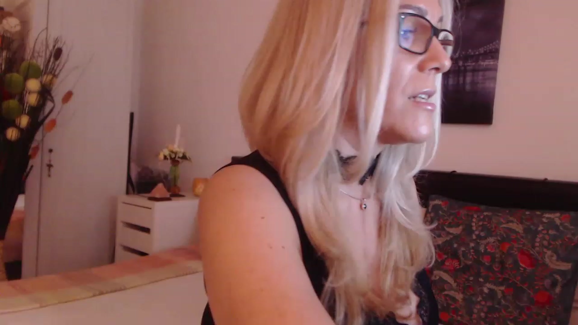 Gallery image thumbnail from Reeya71's myfreecams stream on, 06/20/2023, 04:05 image 18 of 20