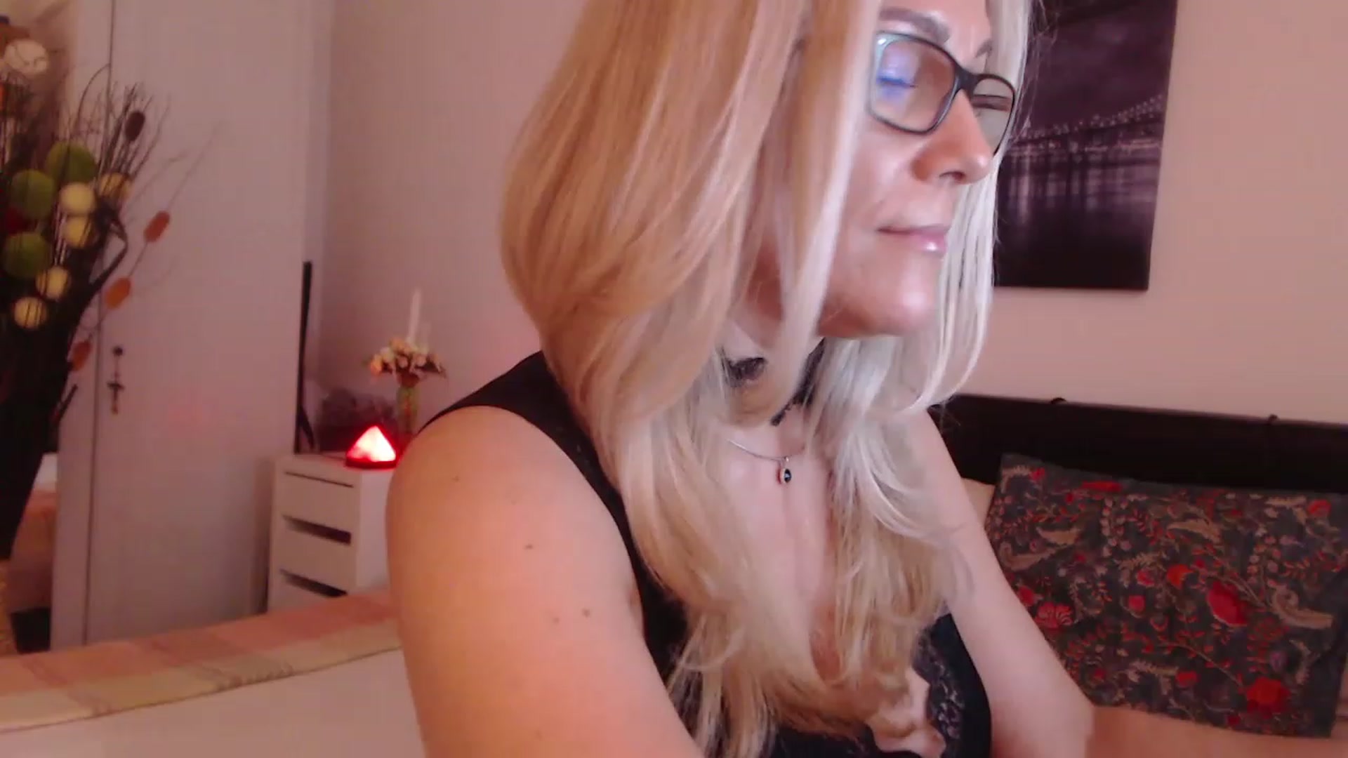 Gallery image thumbnail from Reeya71's myfreecams stream on, 06/20/2023, 04:05 image 7 of 20