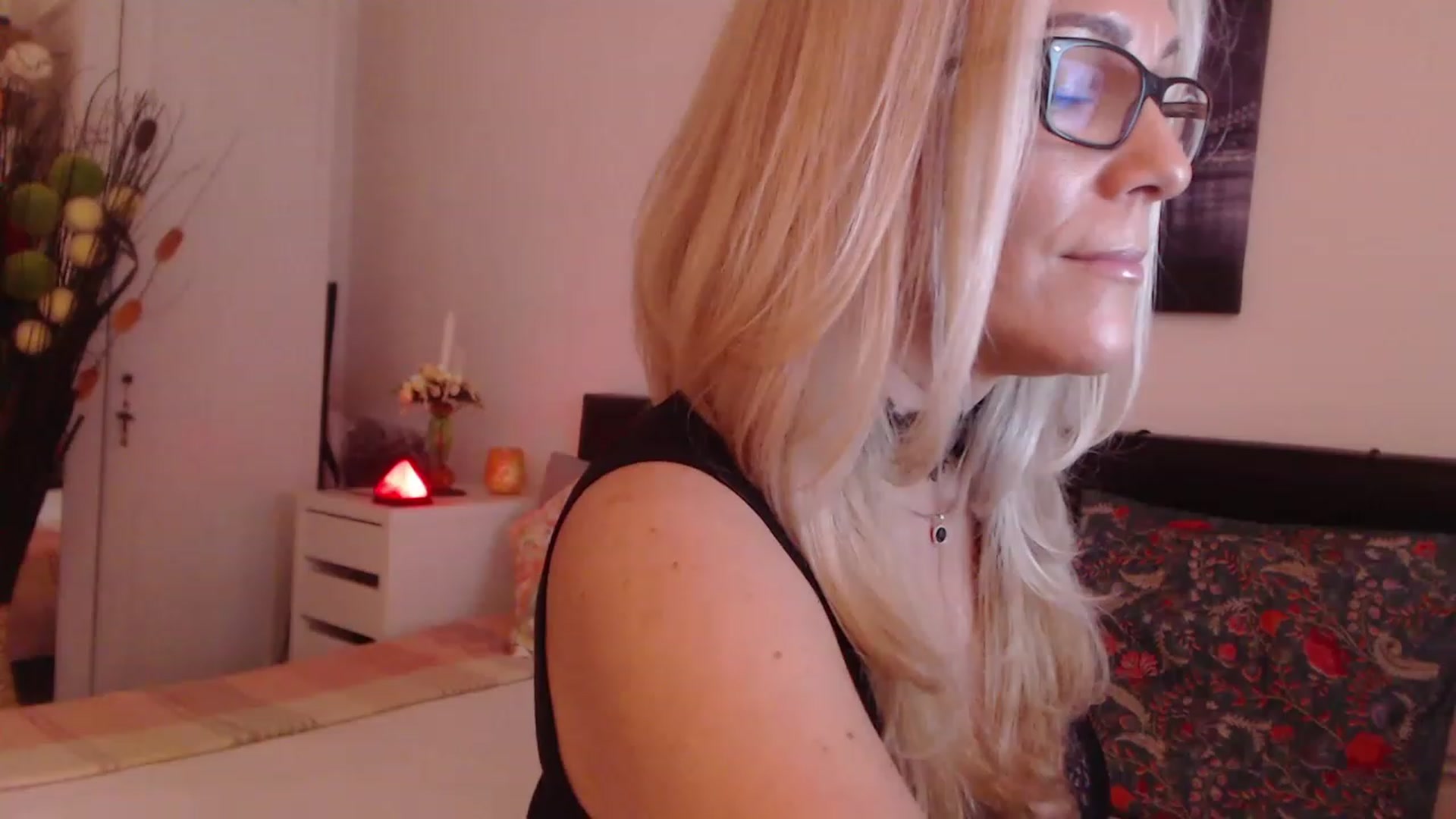 Gallery image thumbnail from Reeya71's myfreecams stream on, 06/20/2023, 04:05 image 17 of 20