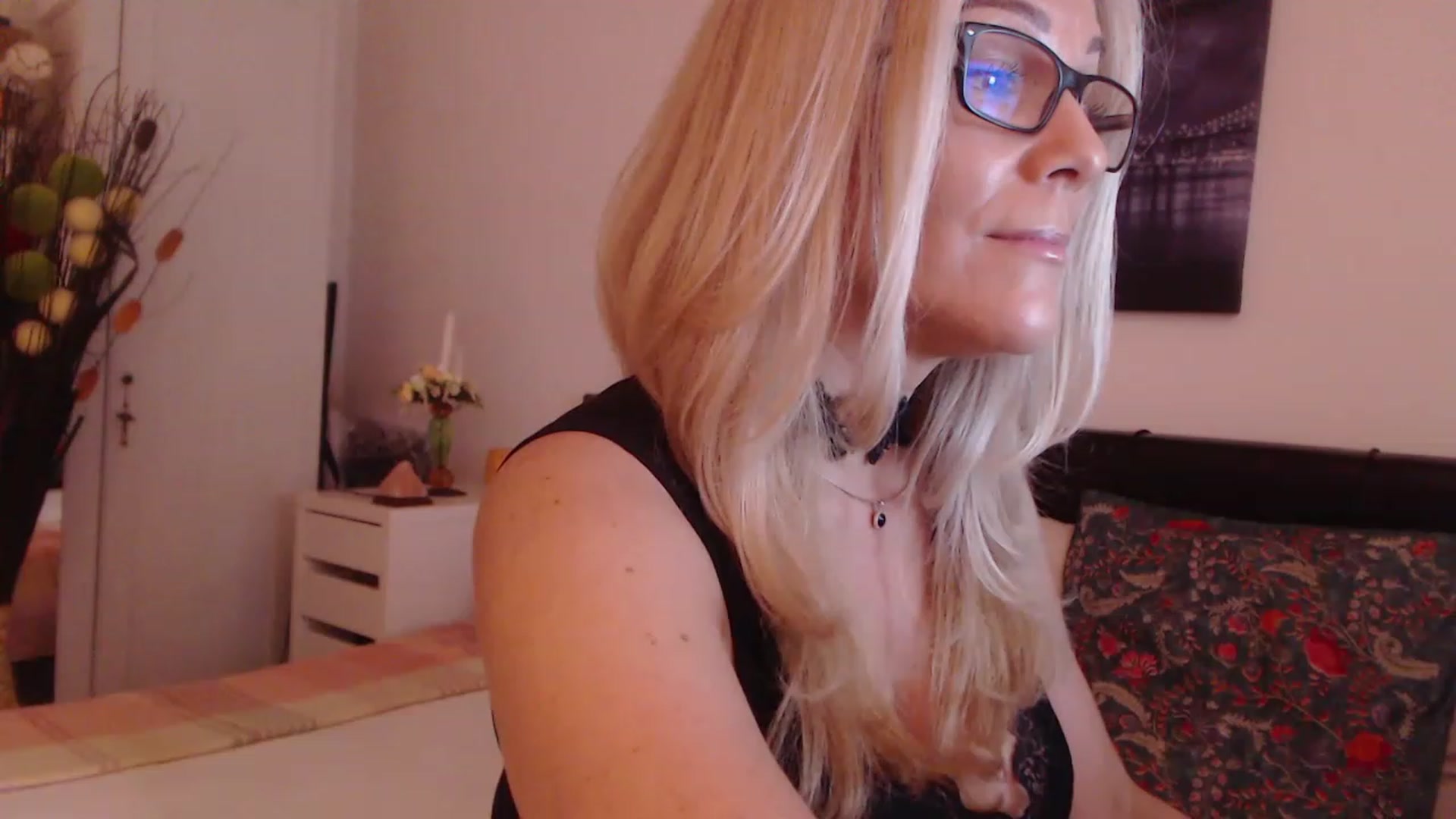 Gallery image thumbnail from Reeya71's myfreecams stream on, 06/20/2023, 04:05 image 14 of 20