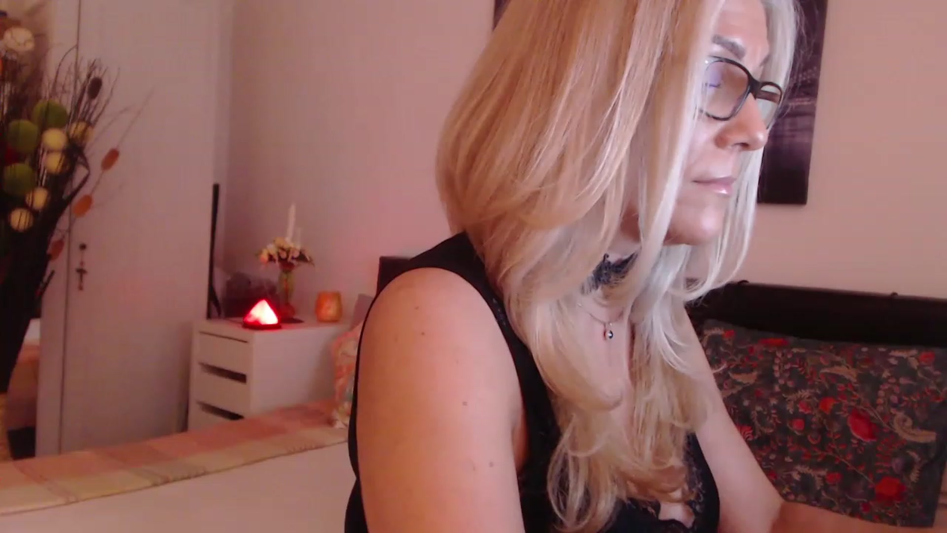 Gallery image thumbnail from Reeya71's myfreecams stream on, 06/20/2023, 04:05 image 1 of 20