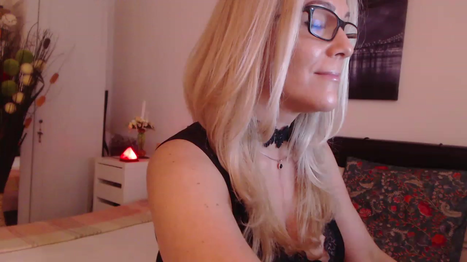 Gallery image thumbnail from Reeya71's myfreecams stream on, 06/20/2023, 04:05 image 13 of 20