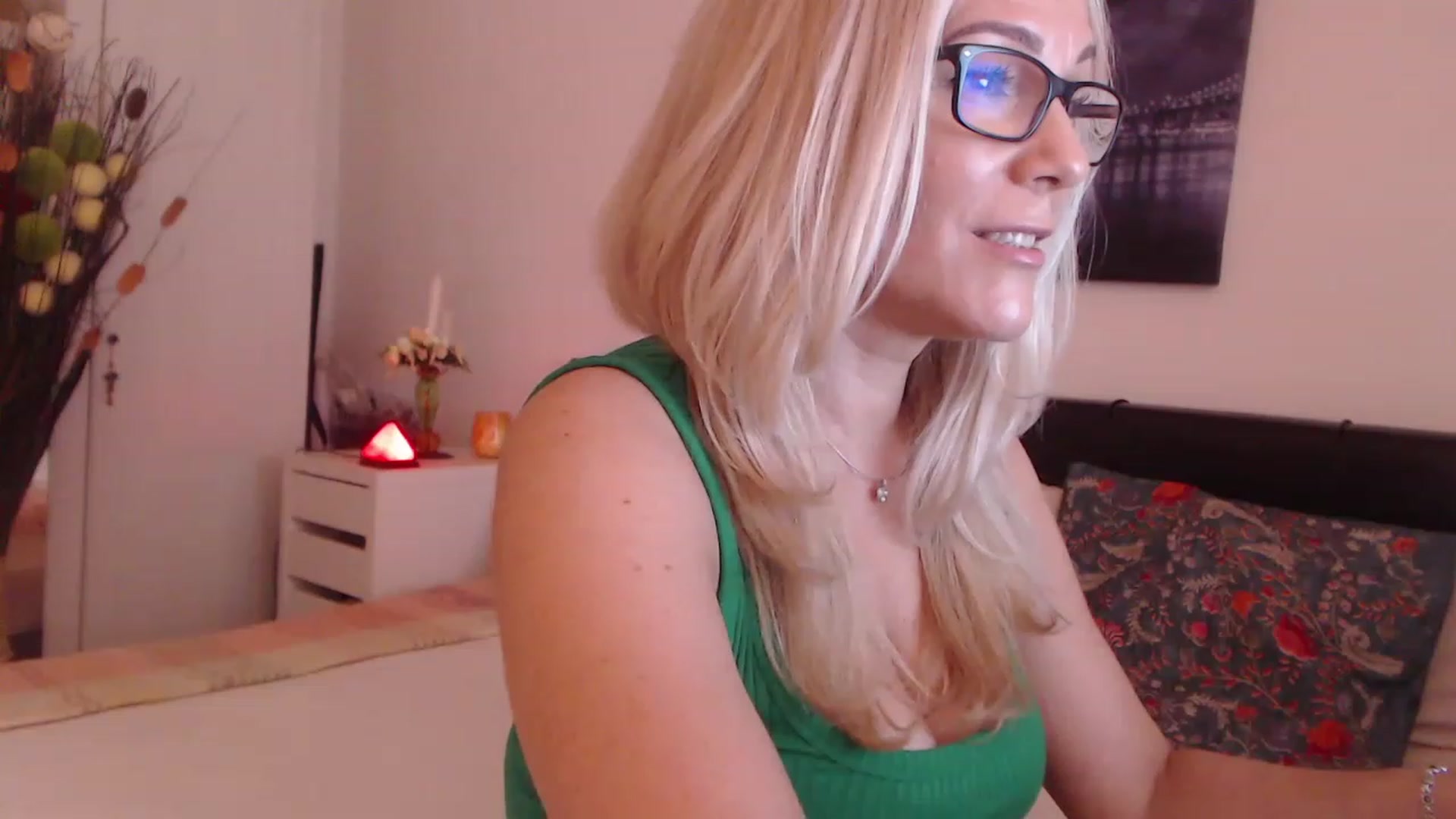 Gallery image thumbnail from Reeya71's myfreecams stream on, 06/21/2023, 05:35 image 7 of 20