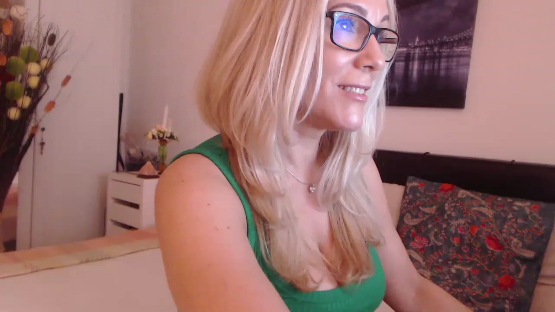 Gallery image thumbnail from Reeya71's myfreecams stream on, 06/21/2023, 05:35 image 6 of 20