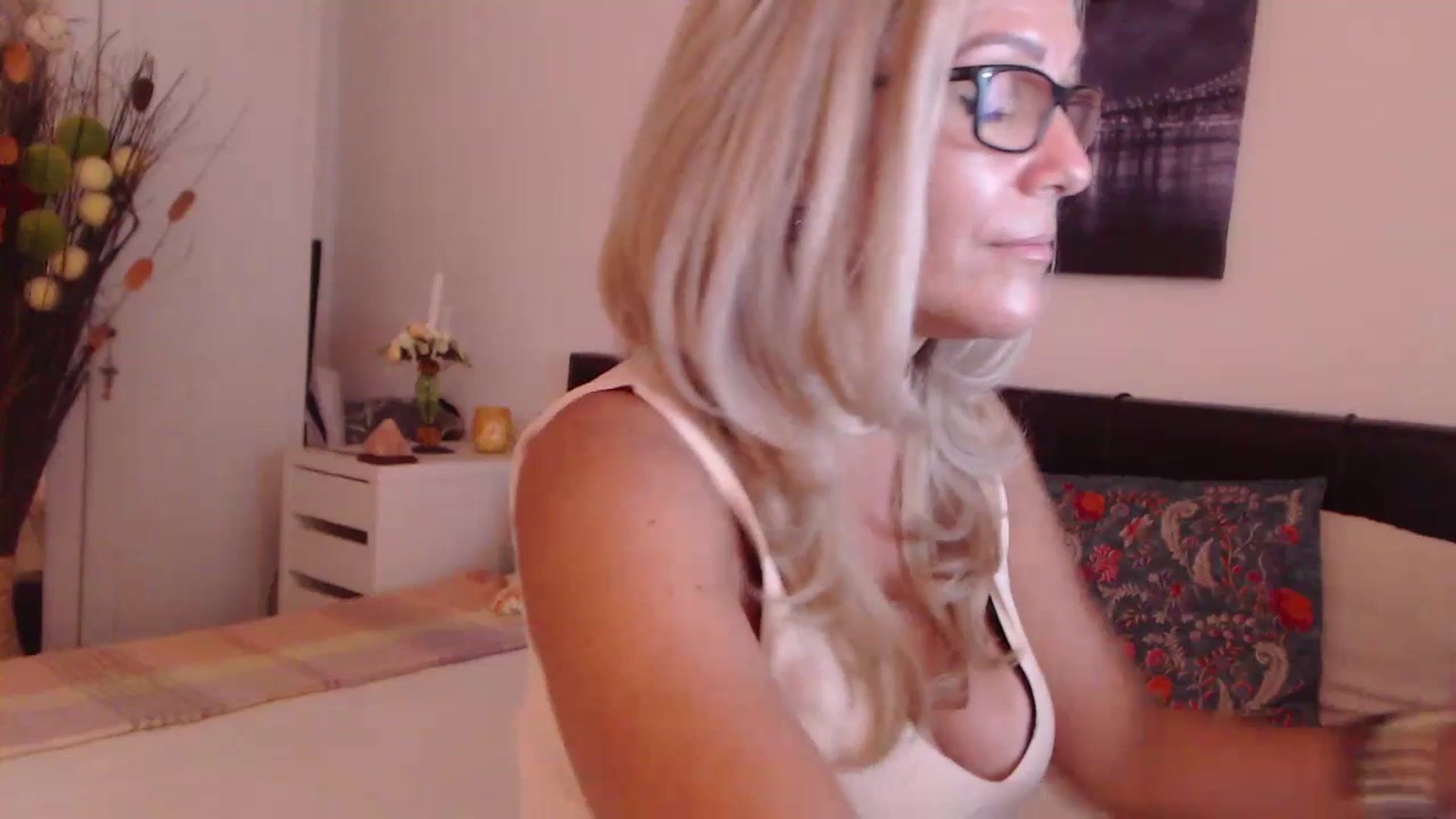 Gallery image thumbnail from Reeya71's myfreecams stream on, 07/11/2023, 04:23 image 1 of 20