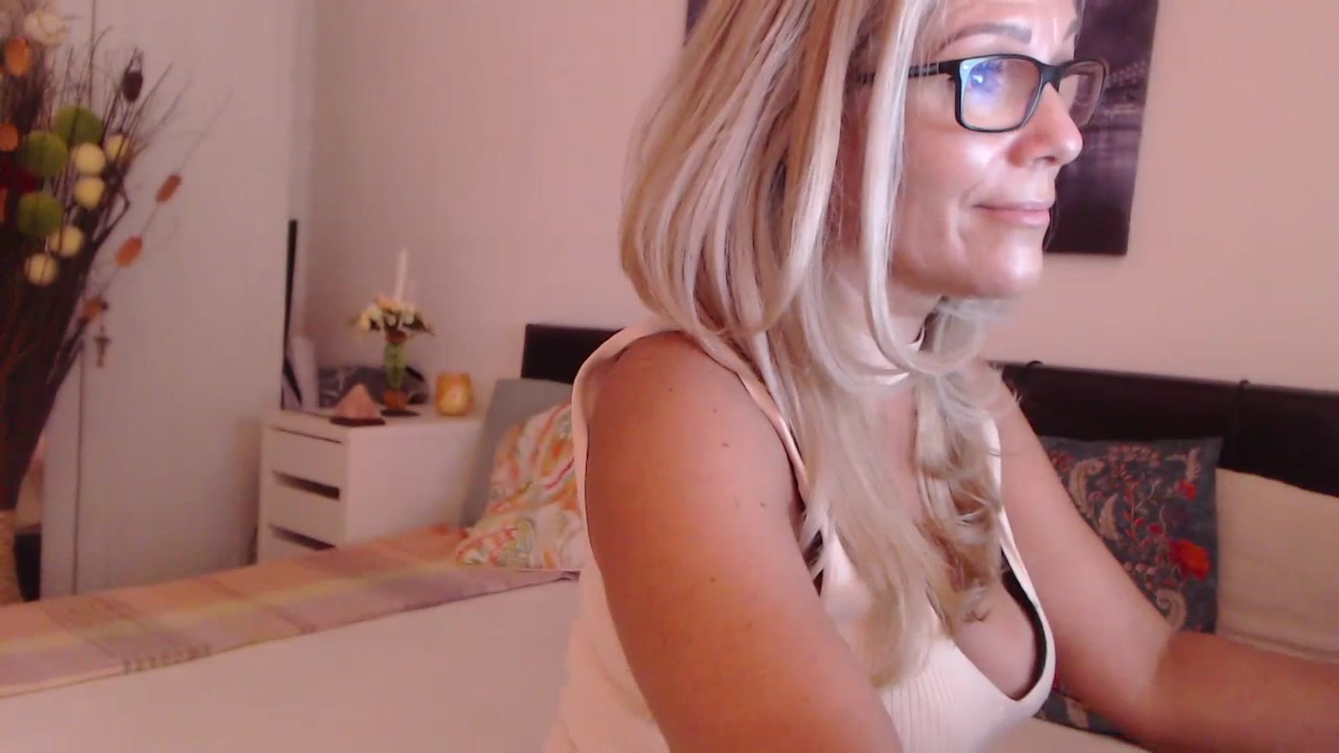 Gallery image thumbnail from Reeya71's myfreecams stream on, 07/11/2023, 04:23 image 20 of 20