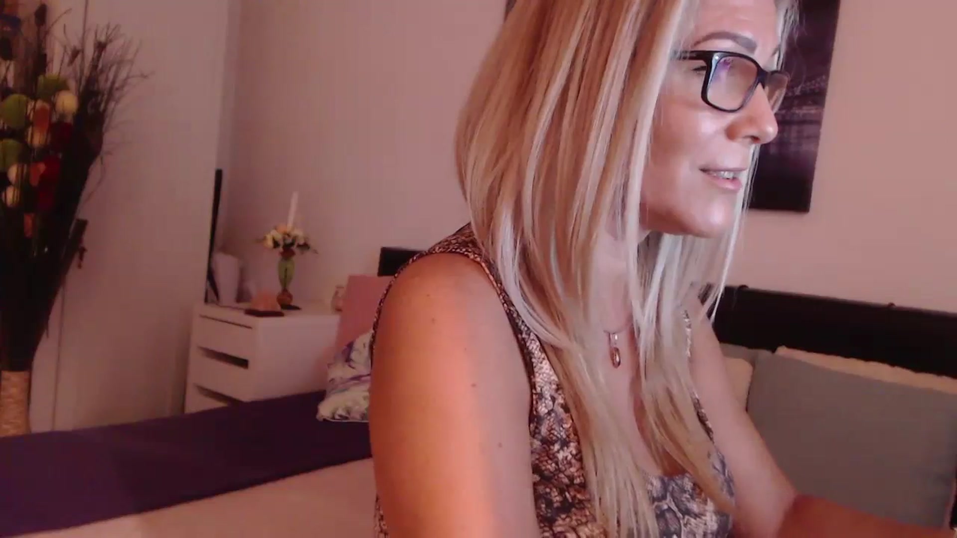 Gallery image thumbnail from Reeya71's myfreecams stream on, 07/25/2023, 02:55 image 2 of 20