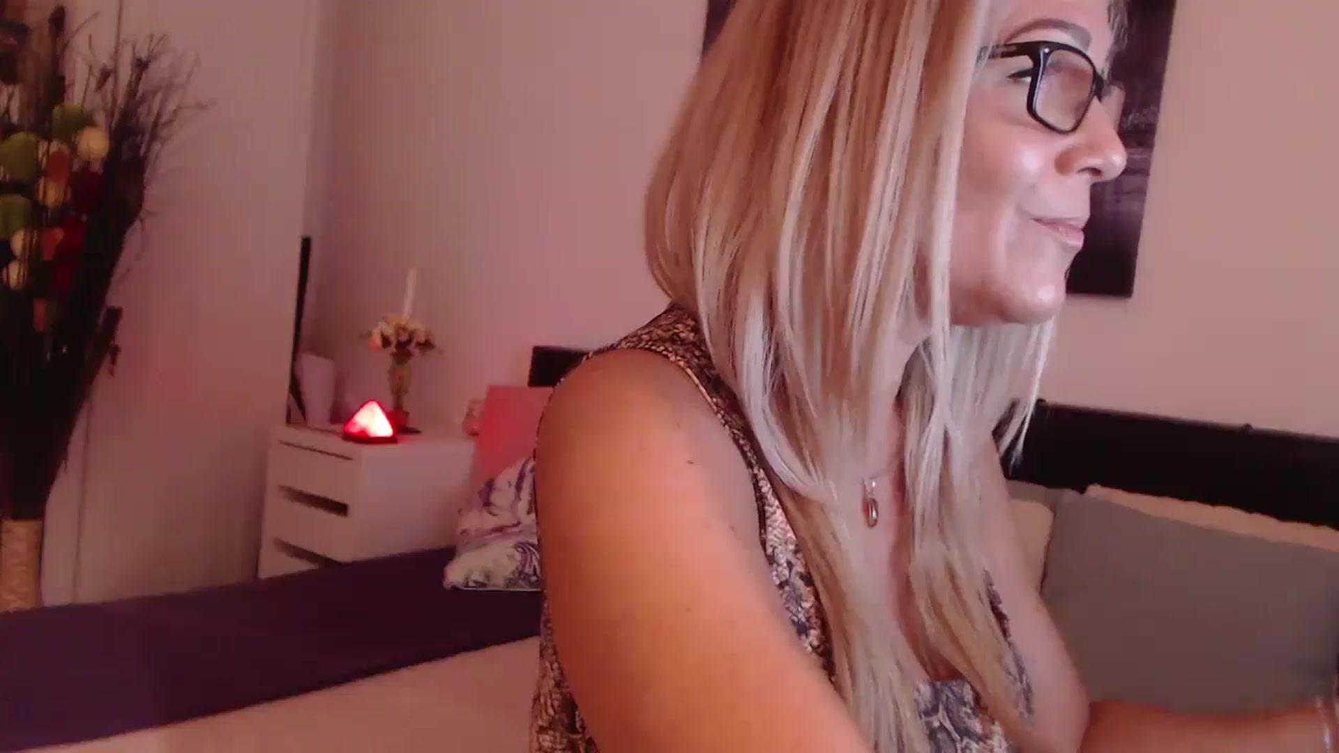 Gallery image thumbnail from Reeya71's myfreecams stream on, 07/25/2023, 02:55 image 1 of 20