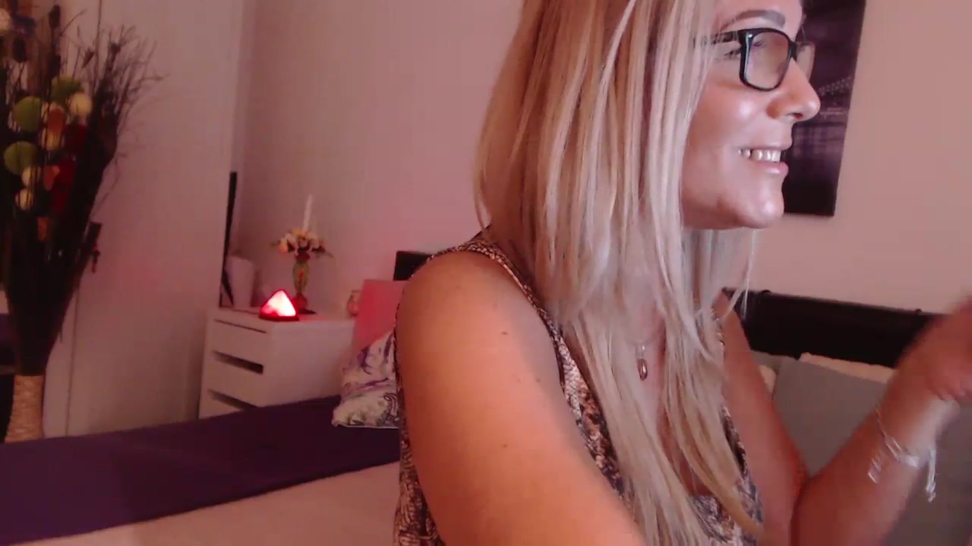 Gallery image thumbnail from Reeya71's myfreecams stream on, 07/25/2023, 02:55 image 18 of 20