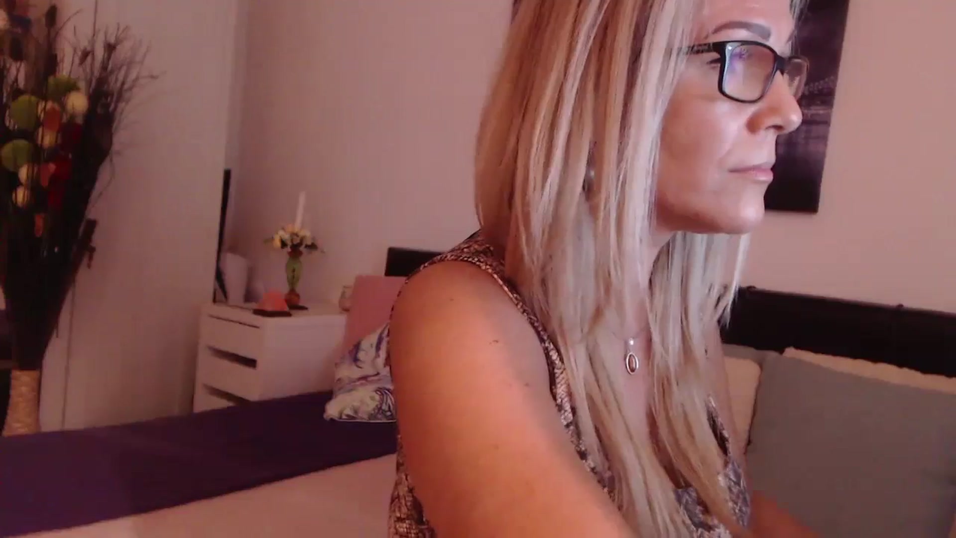 Gallery image thumbnail from Reeya71's myfreecams stream on, 07/25/2023, 02:55 image 16 of 20