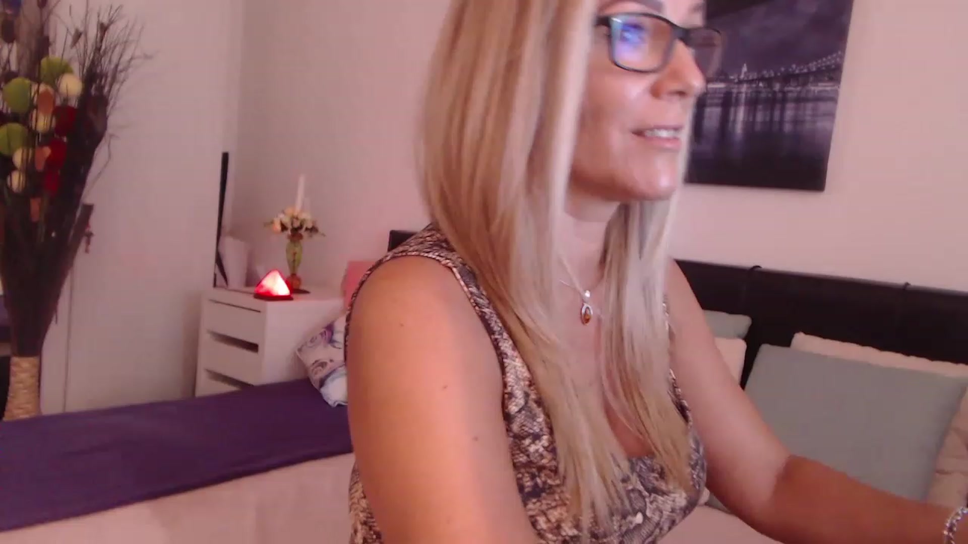 Gallery image thumbnail from Reeya71's myfreecams stream on, 07/25/2023, 09:16 image 1 of 20