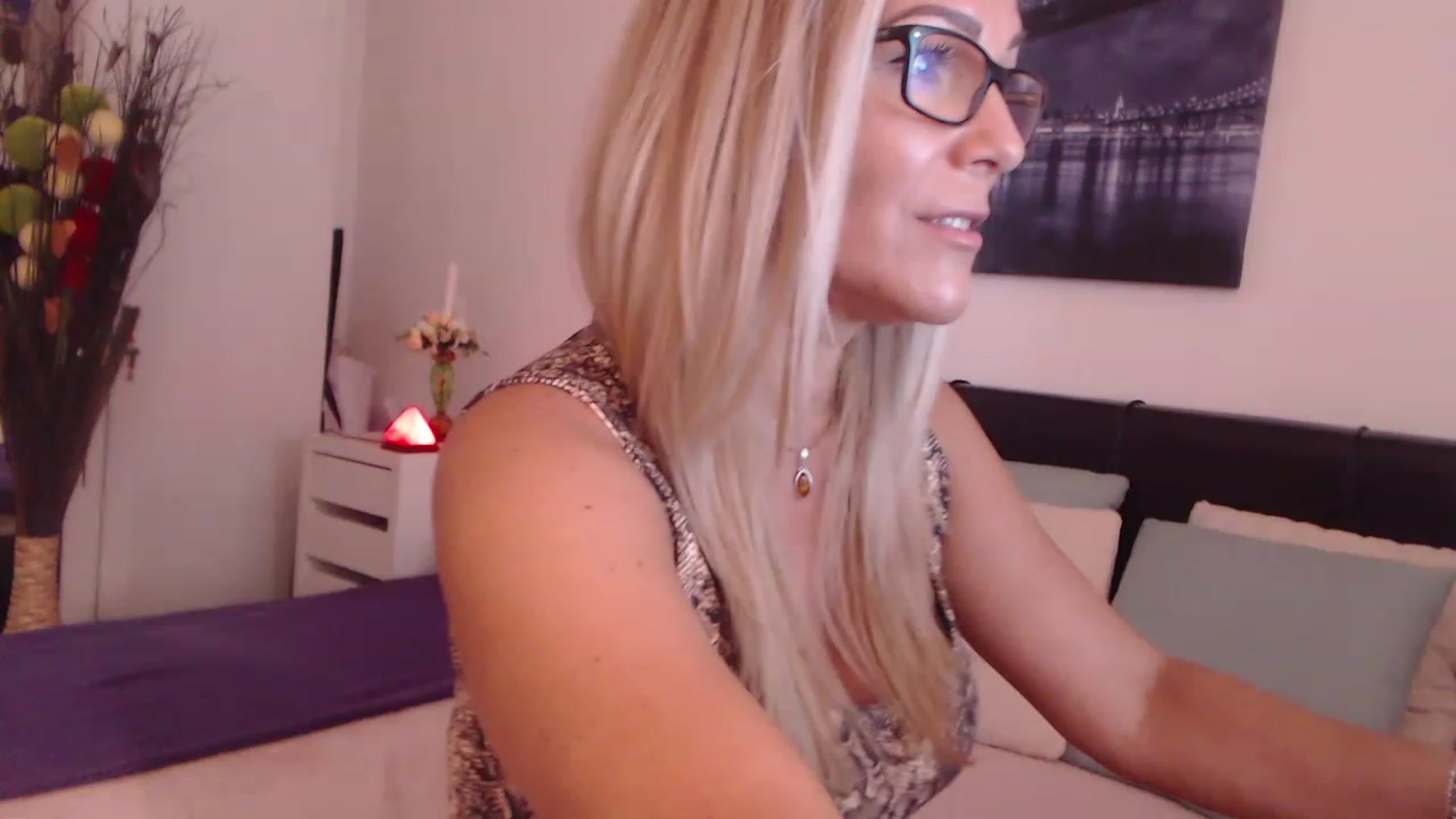 Gallery image thumbnail from Reeya71's myfreecams stream on, 07/25/2023, 09:16 image 15 of 20