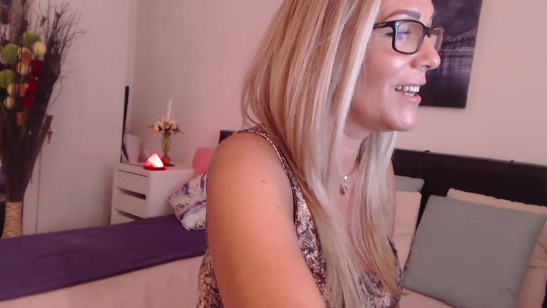 Gallery image thumbnail from Reeya71's myfreecams stream on, 07/25/2023, 09:16 image 9 of 20
