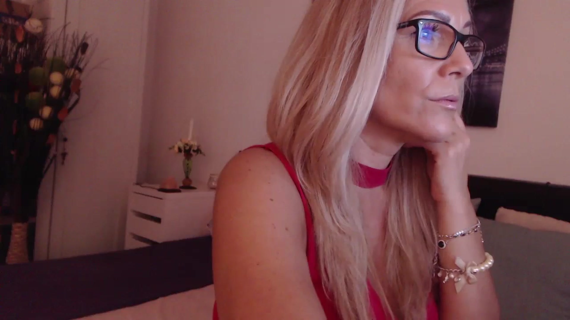 Gallery image thumbnail from Reeya71's myfreecams stream on, 07/29/2023, 01:40 image 10 of 20