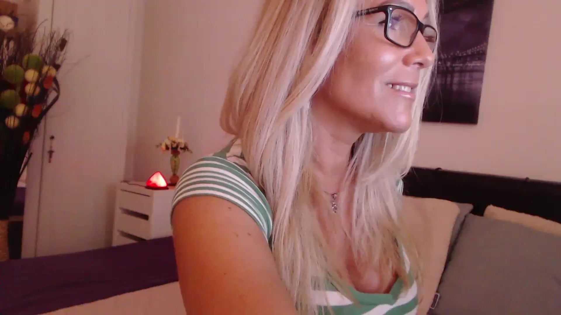 Gallery image thumbnail from Reeya71's myfreecams stream on, 08/04/2023, 04:34 image 9 of 20