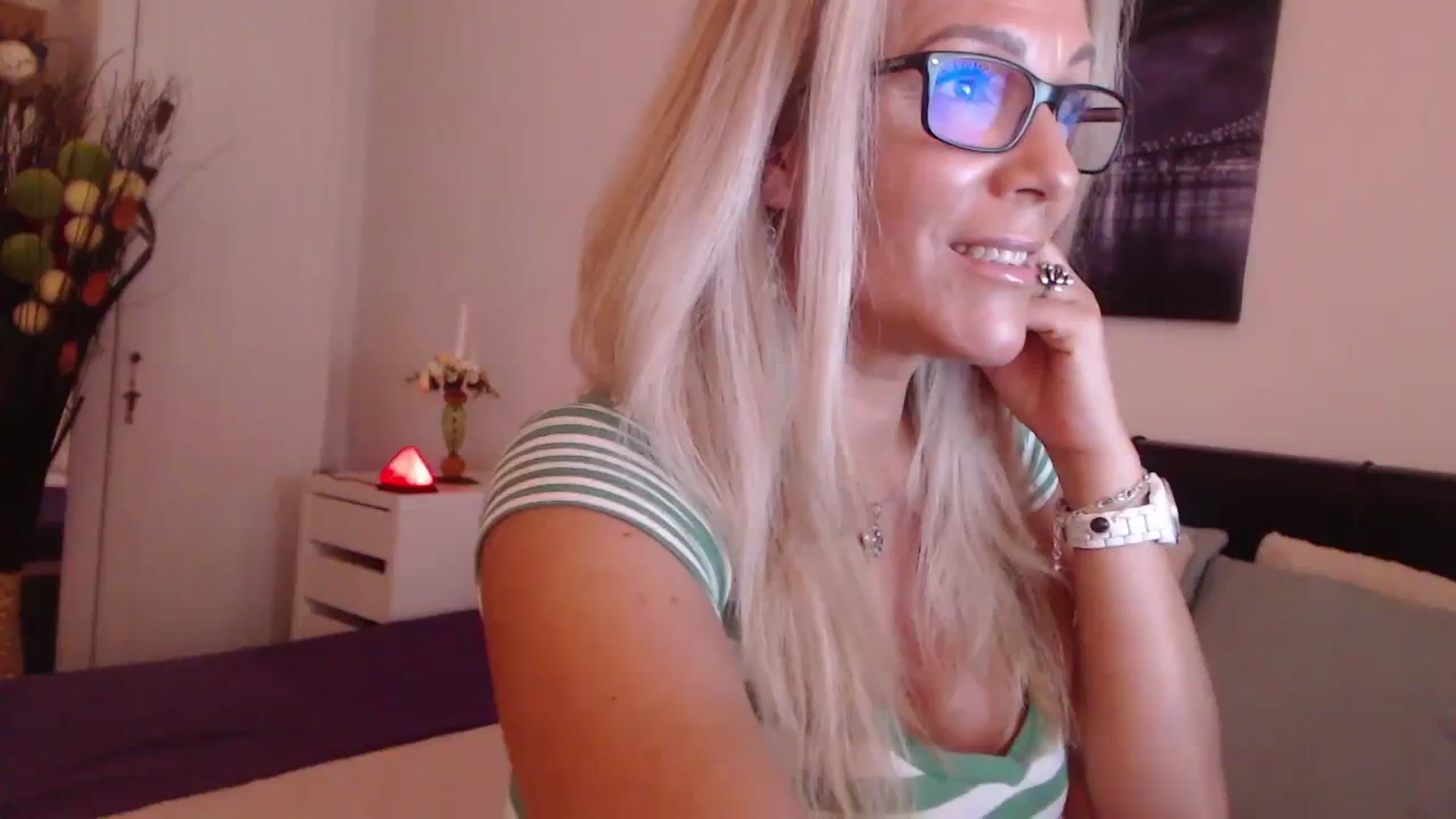 Gallery image thumbnail from Reeya71's myfreecams stream on, 08/04/2023, 04:34 image 4 of 20
