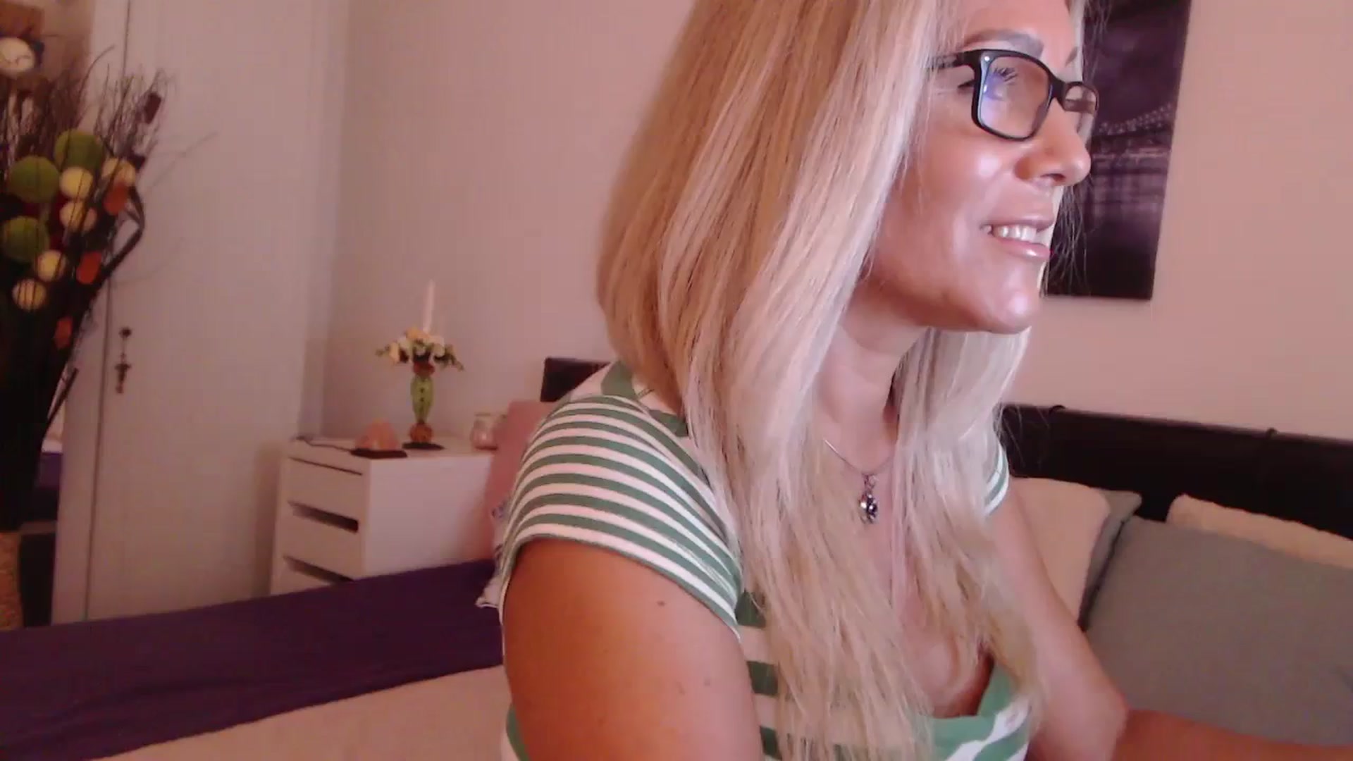 Gallery image thumbnail from Reeya71's myfreecams stream on, 08/04/2023, 04:34 image 20 of 20