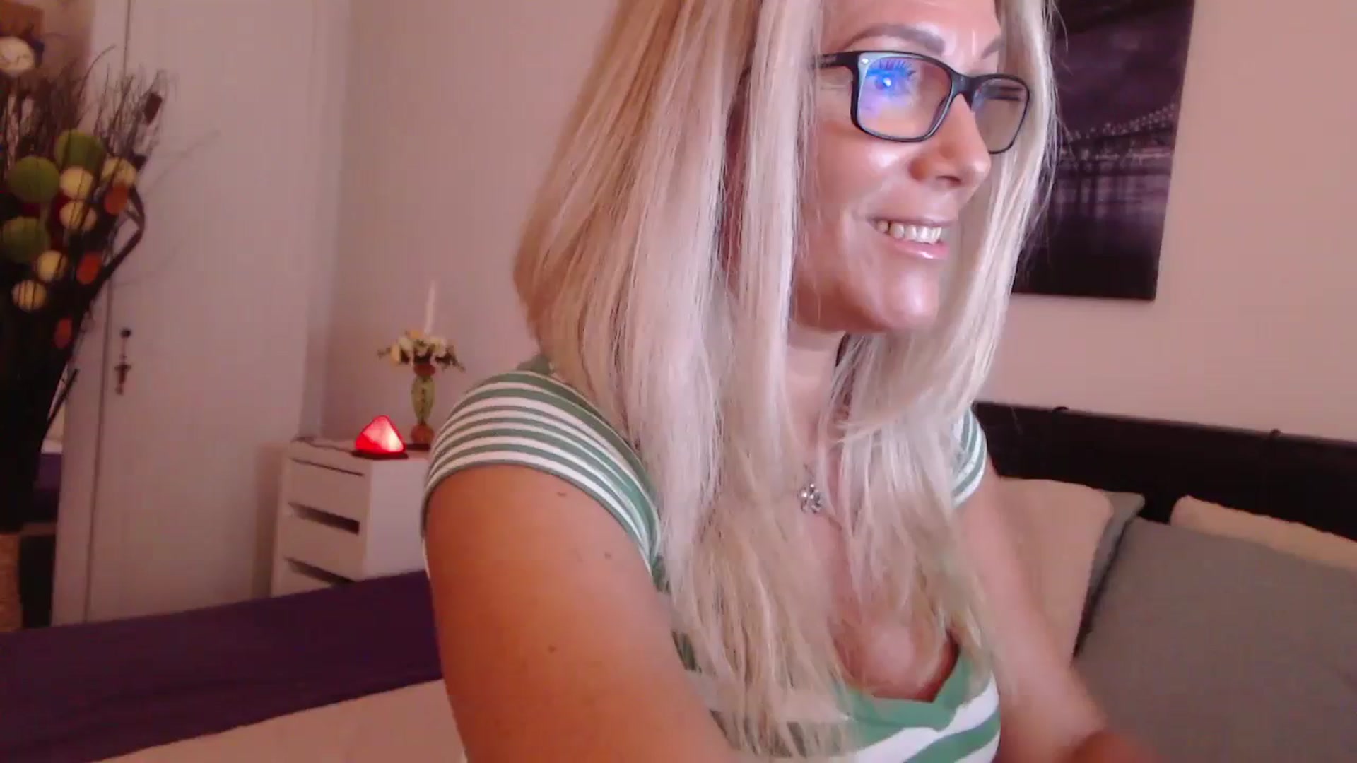 Gallery image thumbnail from Reeya71's myfreecams stream on, 08/04/2023, 04:34 image 8 of 20