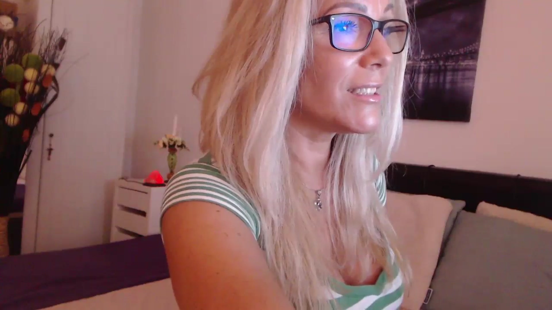 Gallery image thumbnail from Reeya71's myfreecams stream on, 08/04/2023, 04:34 image 12 of 20