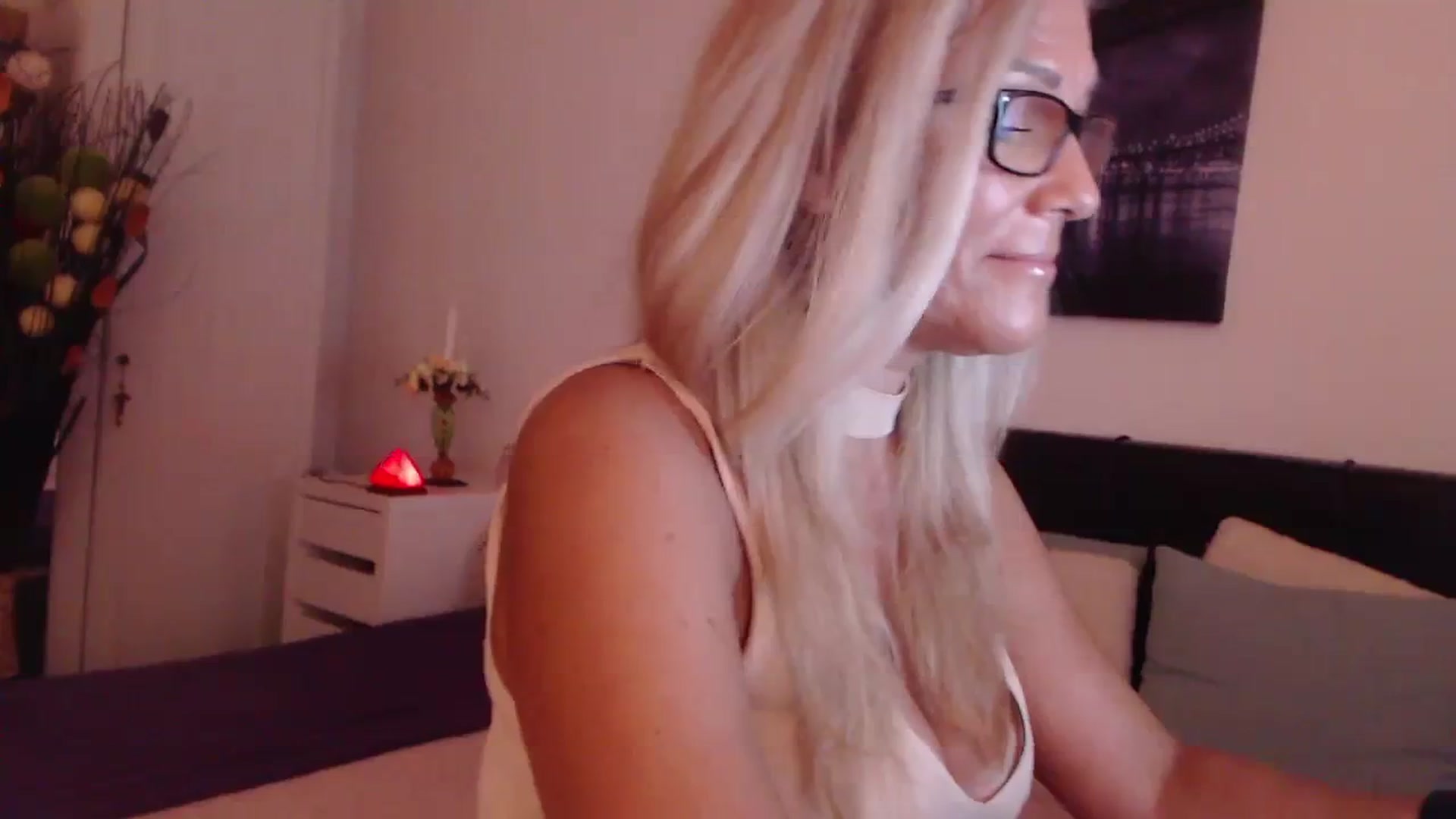 Gallery image thumbnail from Reeya71's myfreecams stream on, 08/05/2023, 21:19 image 9 of 20
