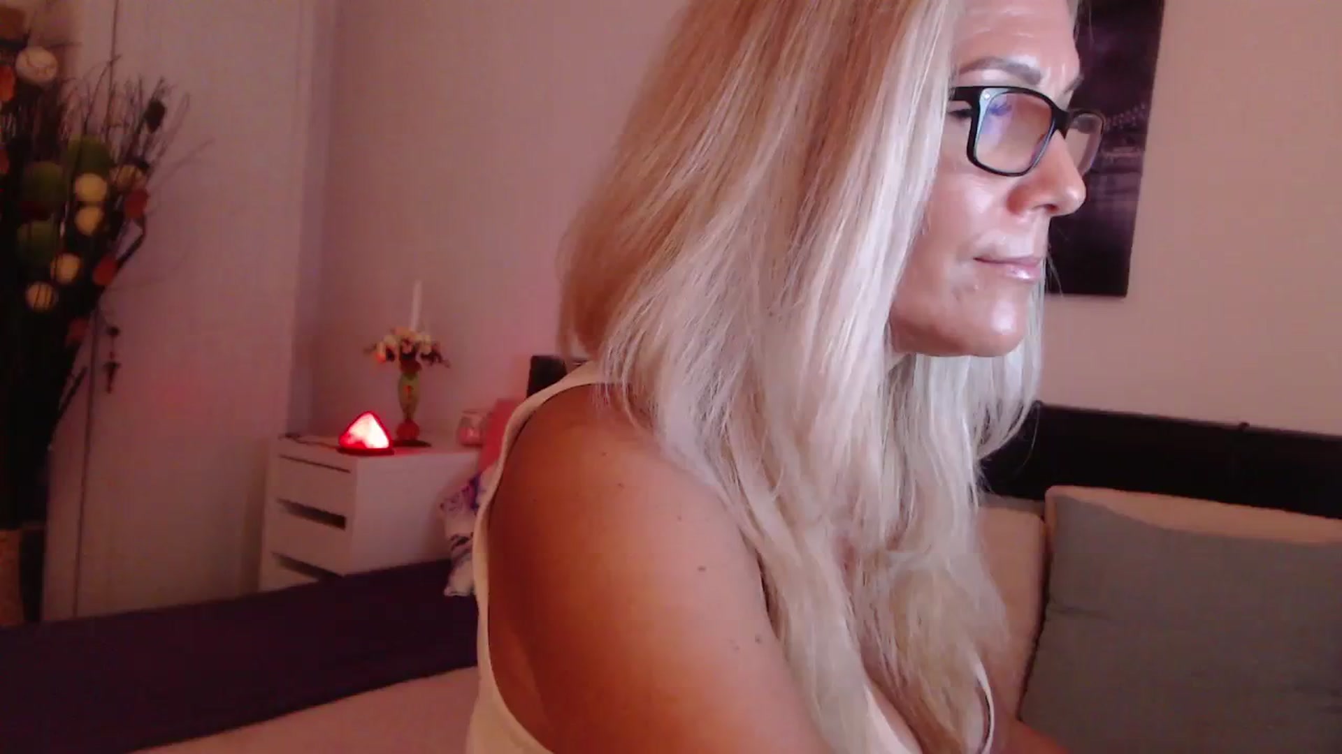 Gallery image thumbnail from Reeya71's myfreecams stream on, 08/05/2023, 22:20 image 15 of 20