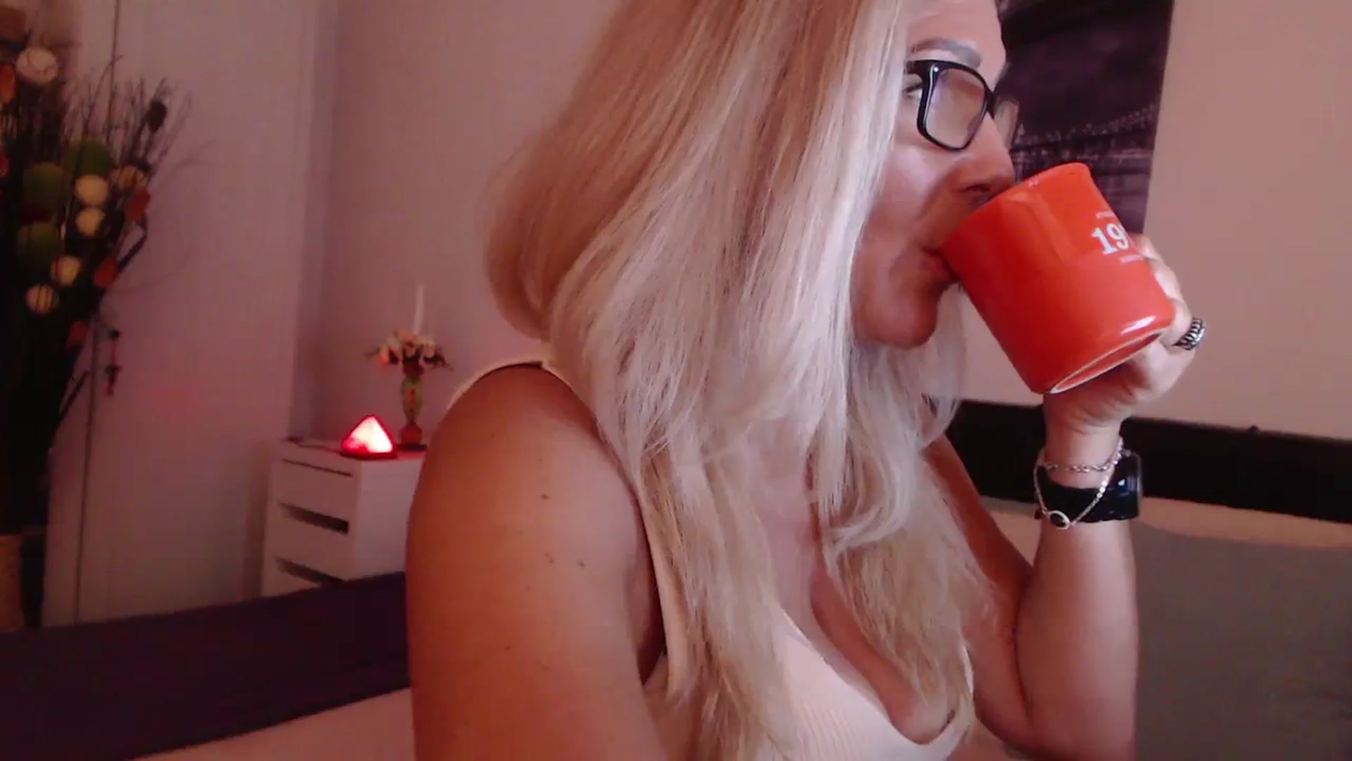 Gallery image thumbnail from Reeya71's myfreecams stream on, 08/05/2023, 22:20 image 5 of 20
