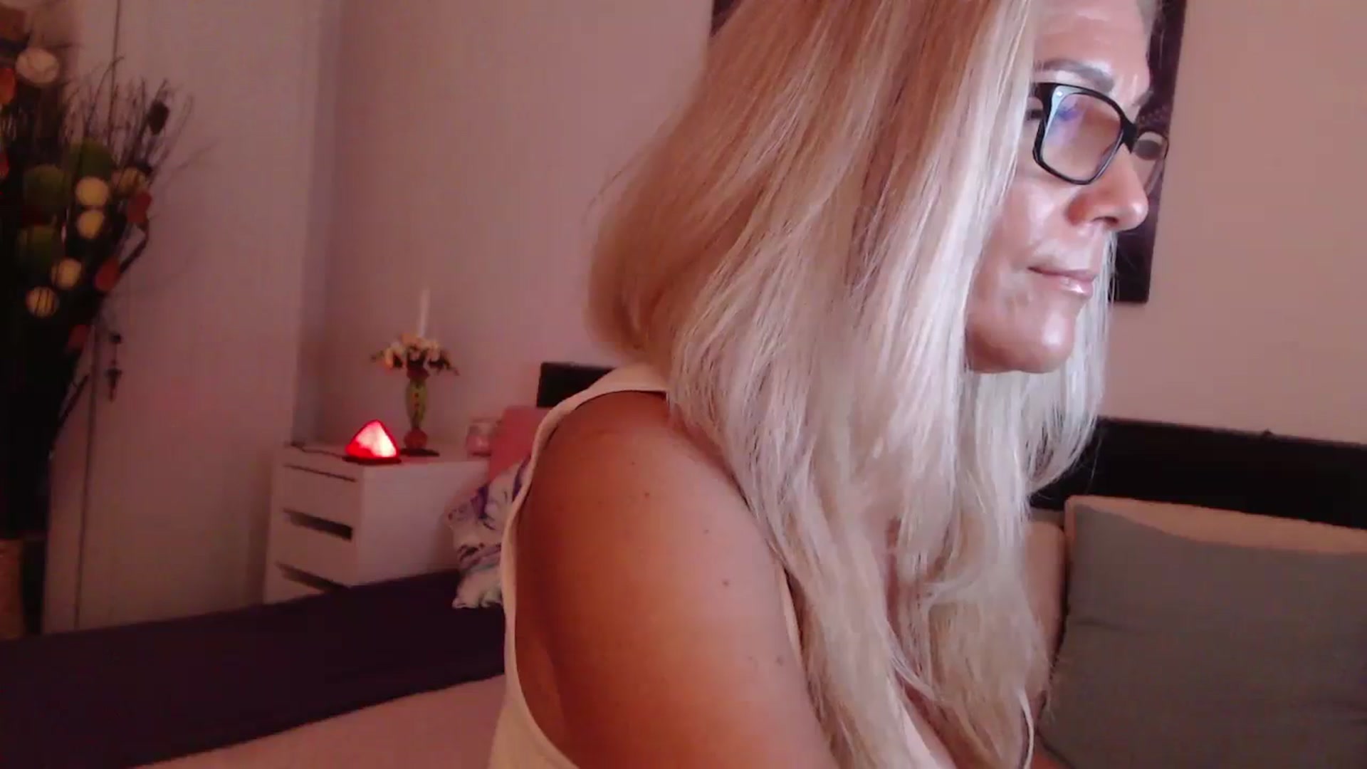 Gallery image thumbnail from Reeya71's myfreecams stream on, 08/05/2023, 22:20 image 9 of 20