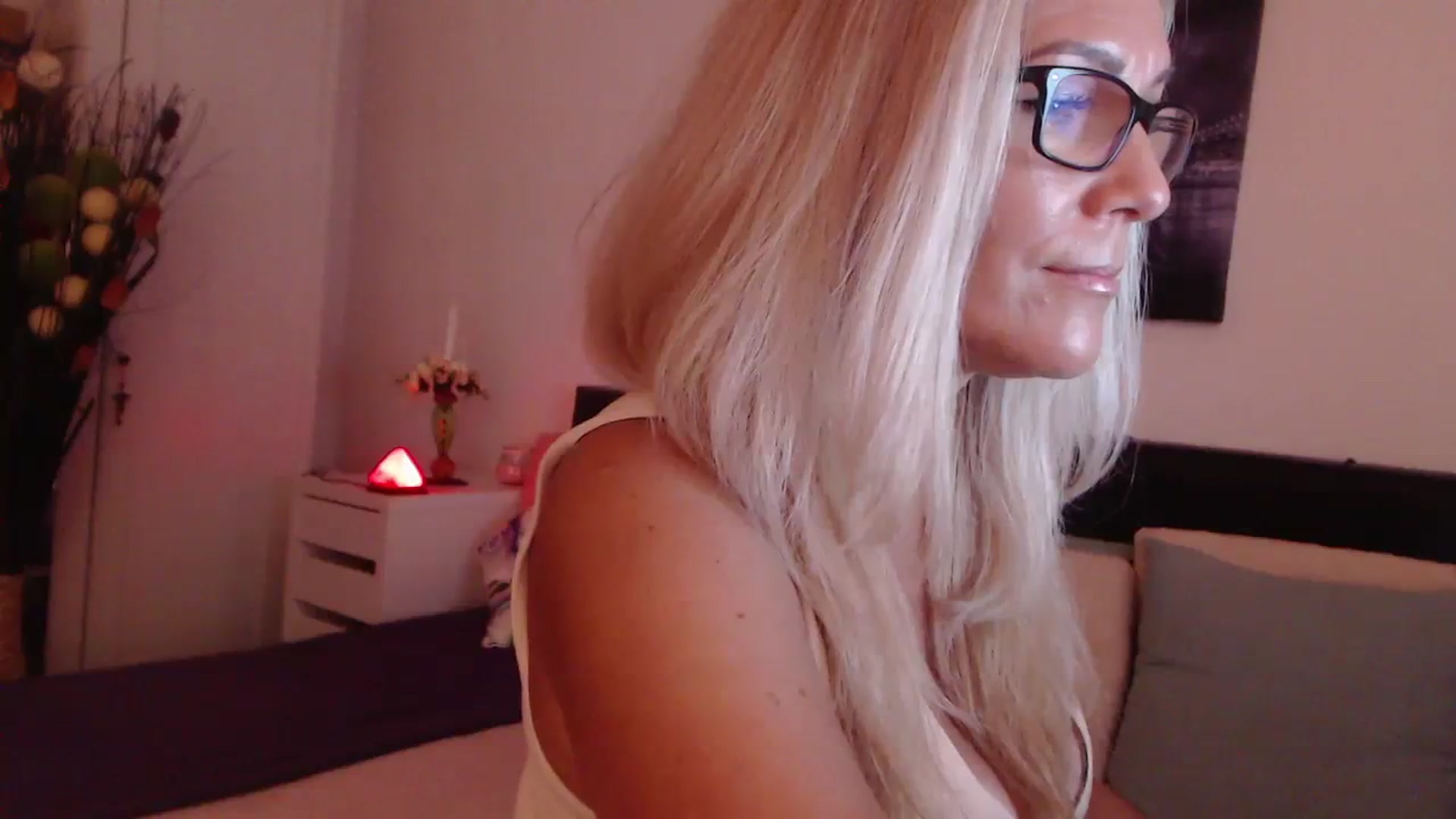 Gallery image thumbnail from Reeya71's myfreecams stream on, 08/05/2023, 22:20 image 8 of 20