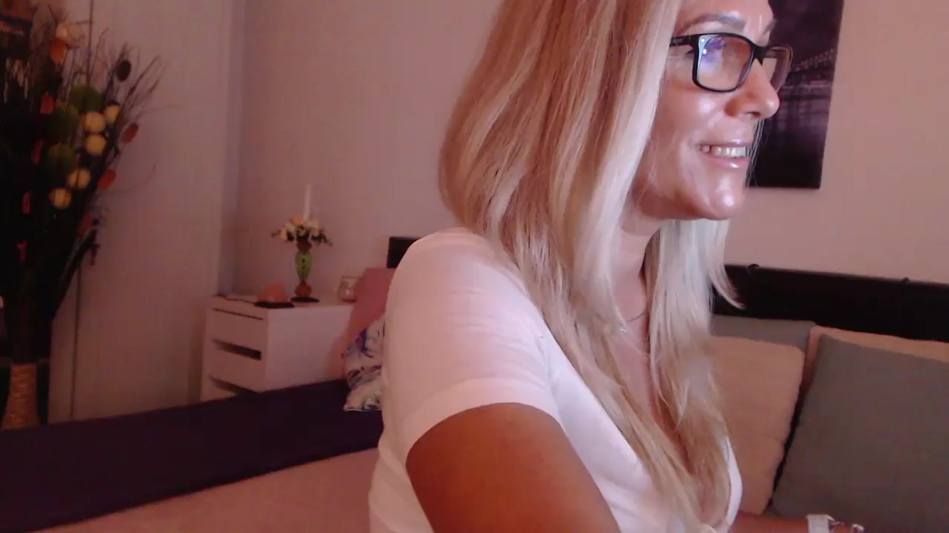 Gallery image thumbnail from Reeya71's myfreecams stream on, 08/07/2023, 23:32 image 5 of 20