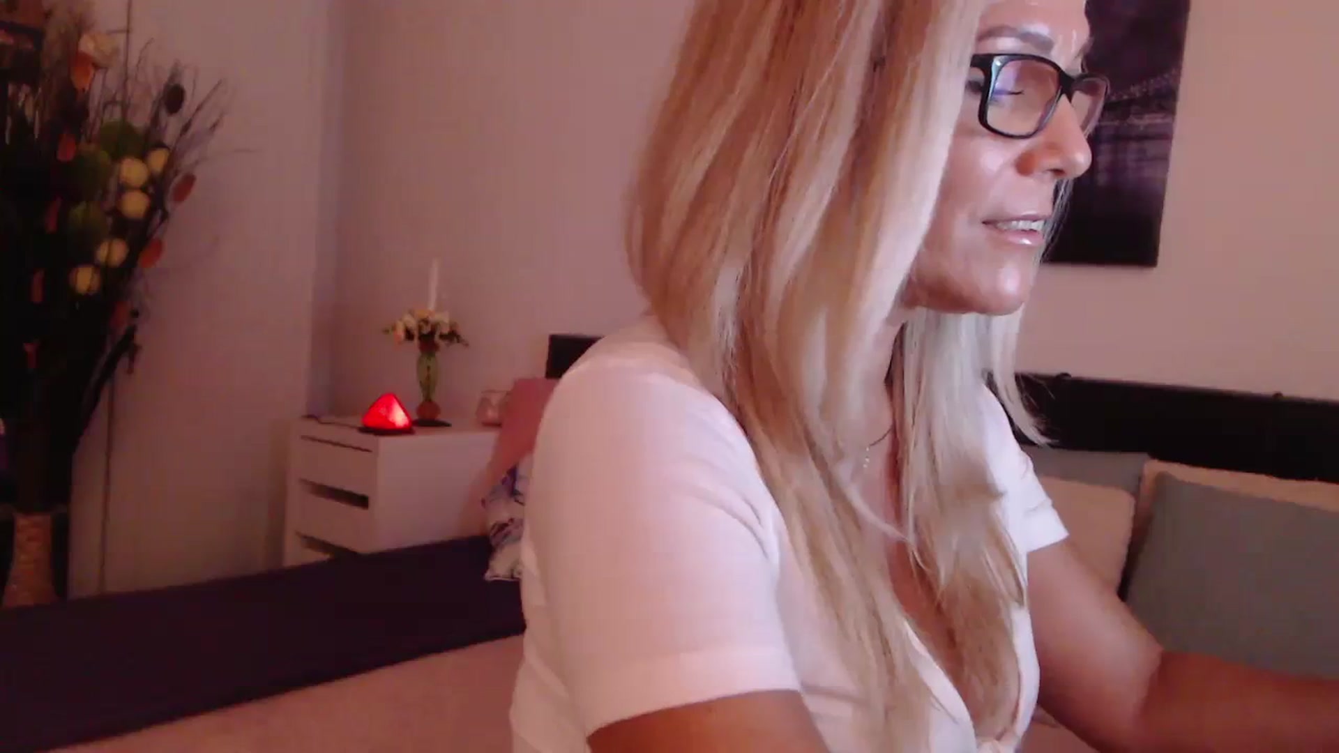 Gallery image thumbnail from Reeya71's myfreecams stream on, 08/07/2023, 23:32 image 15 of 20