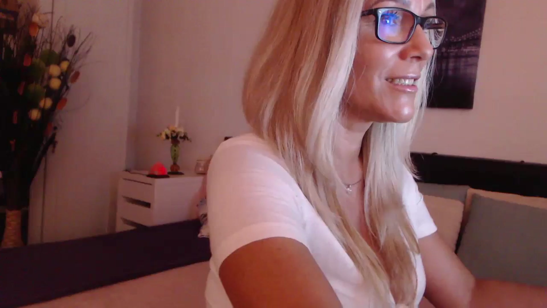 Gallery image thumbnail from Reeya71's myfreecams stream on, 08/07/2023, 23:32 image 4 of 20