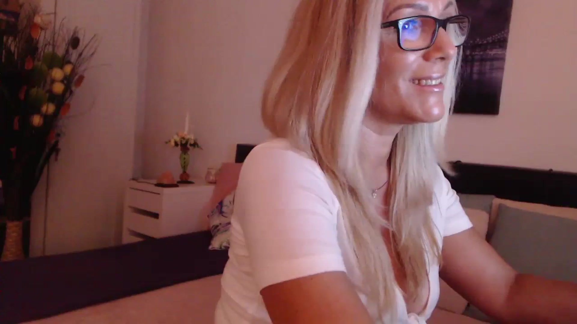 Gallery image thumbnail from Reeya71's myfreecams stream on, 08/07/2023, 23:32 image 20 of 20