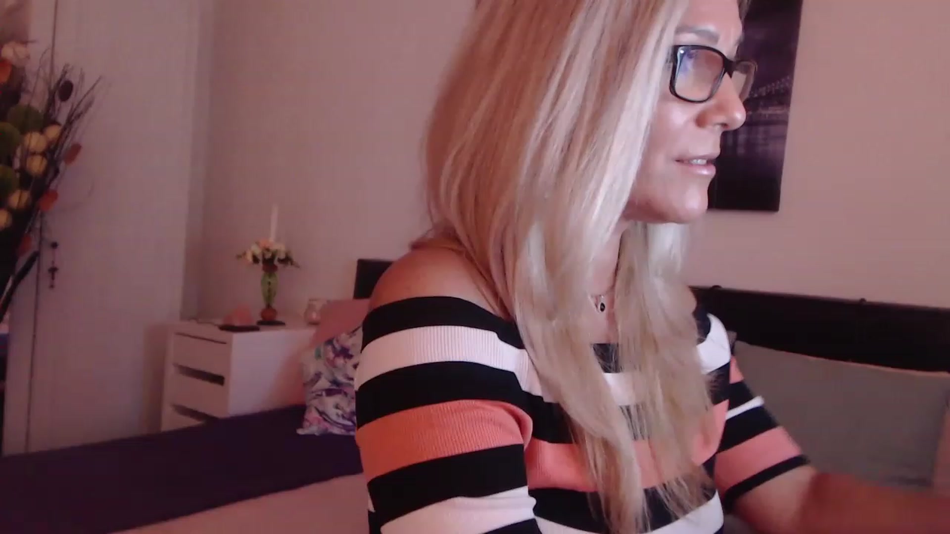 Gallery image thumbnail from Reeya71's myfreecams stream on, 08/11/2023, 03:56 image 10 of 20
