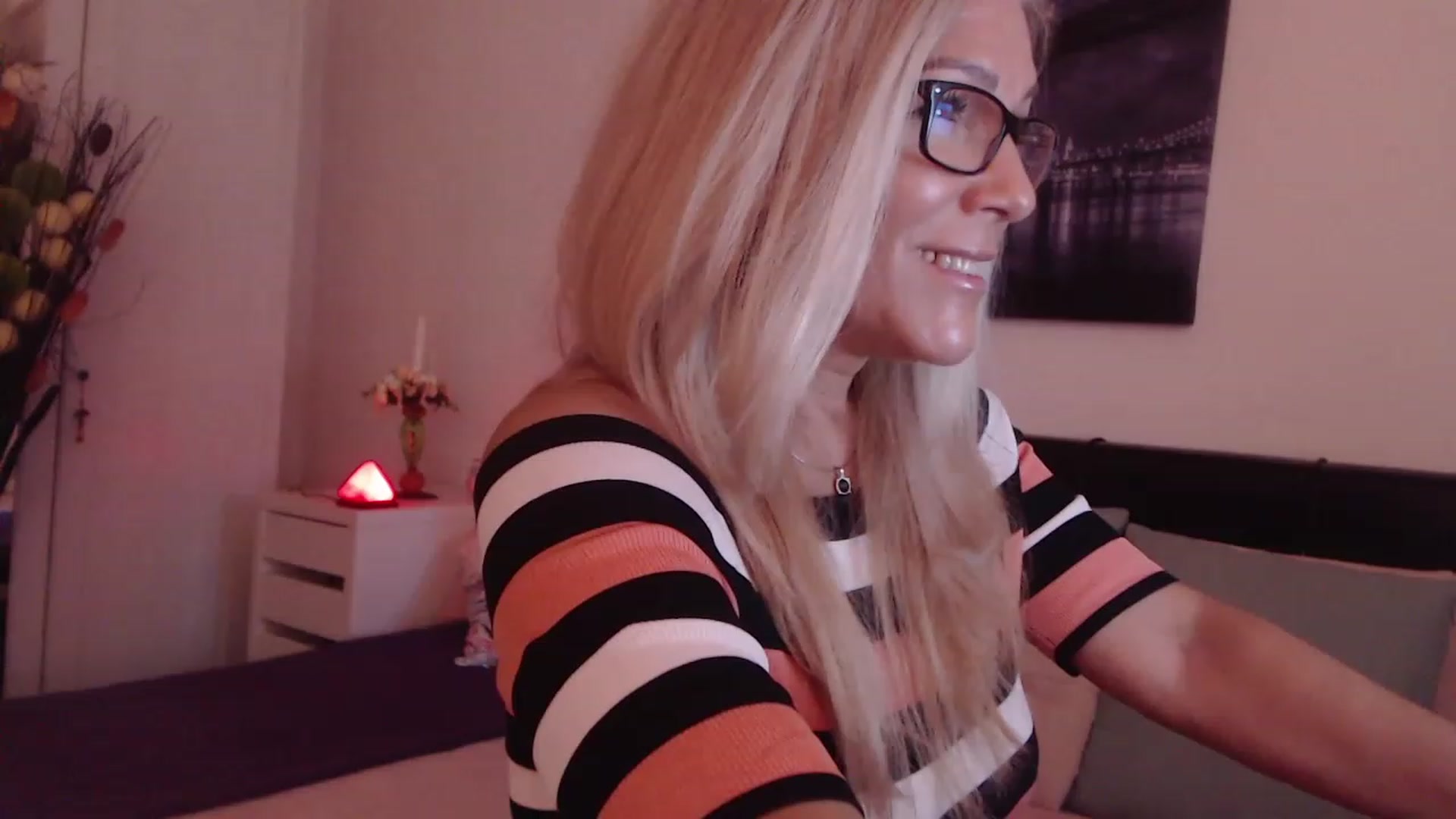 Gallery image thumbnail from Reeya71's myfreecams stream on, 08/11/2023, 03:56 image 15 of 20