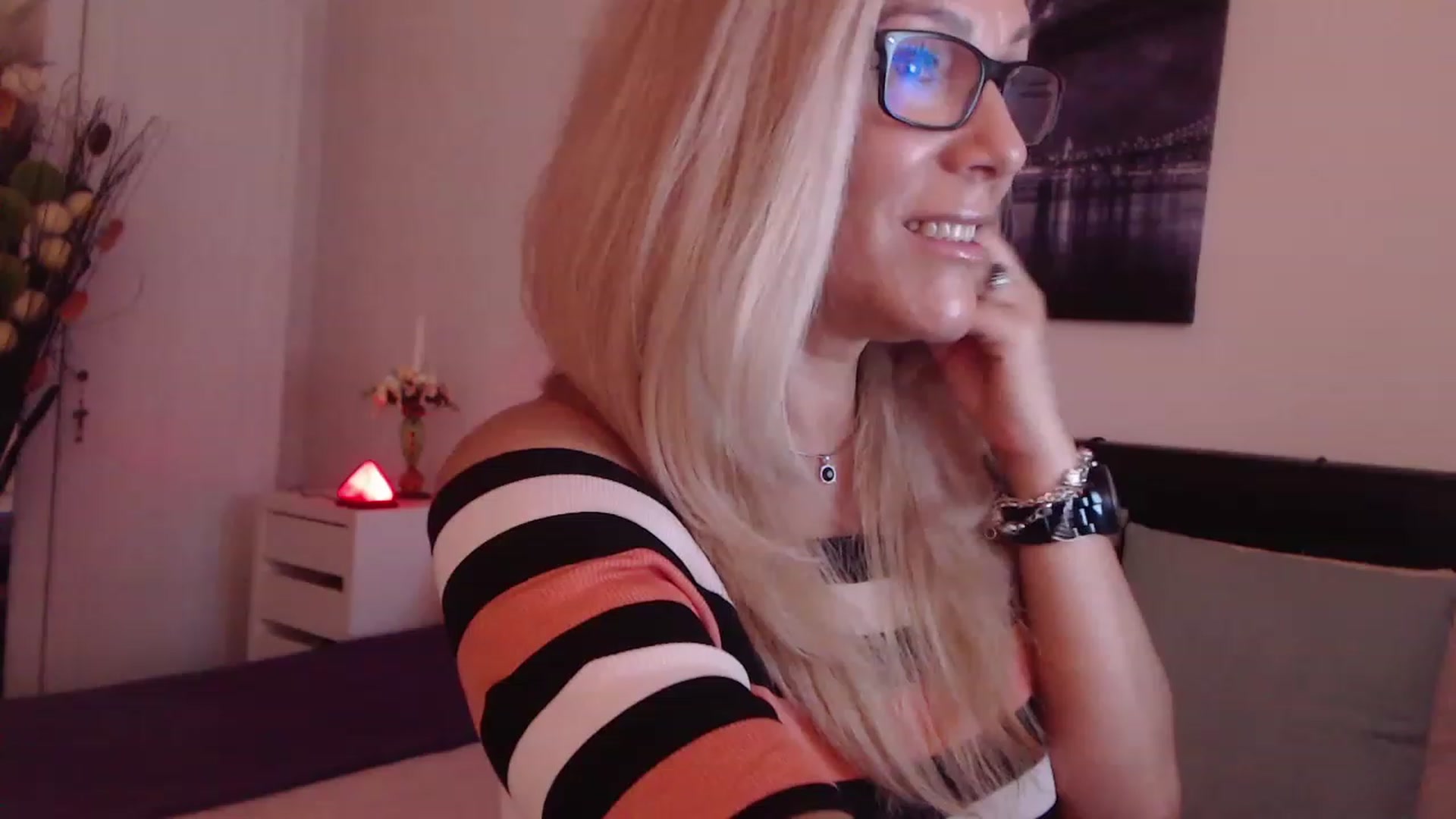 Gallery image thumbnail from Reeya71's myfreecams stream on, 08/11/2023, 03:56 image 6 of 20