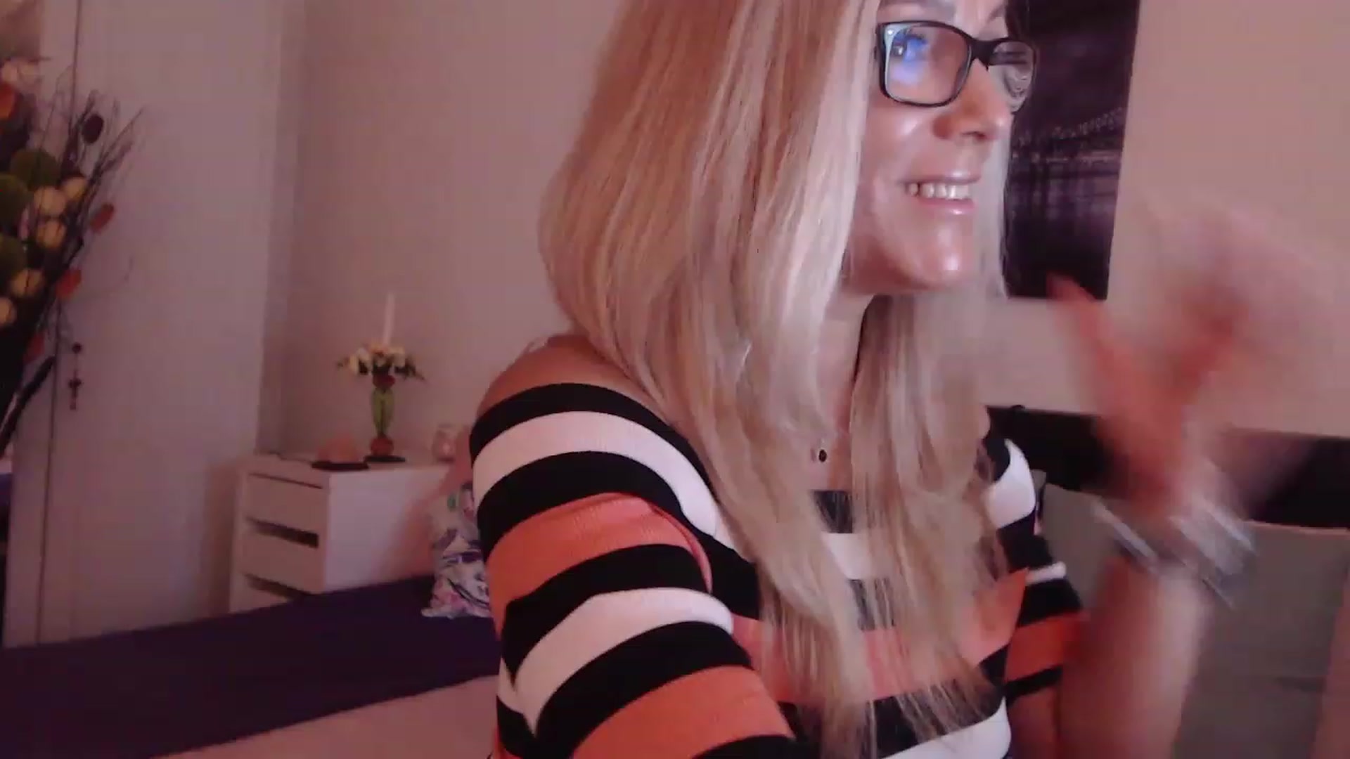 Gallery image thumbnail from Reeya71's myfreecams stream on, 08/11/2023, 03:56 image 17 of 20