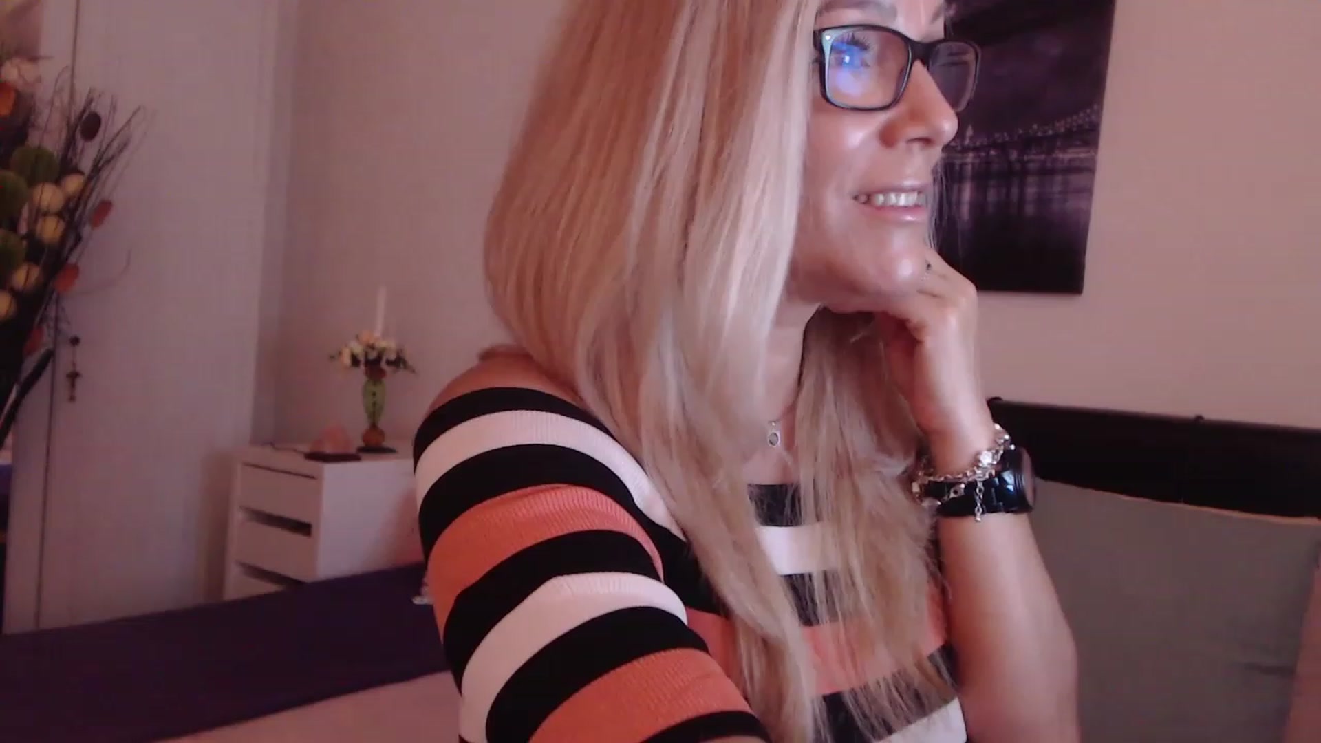 Gallery image thumbnail from Reeya71's myfreecams stream on, 08/11/2023, 03:56 image 12 of 20