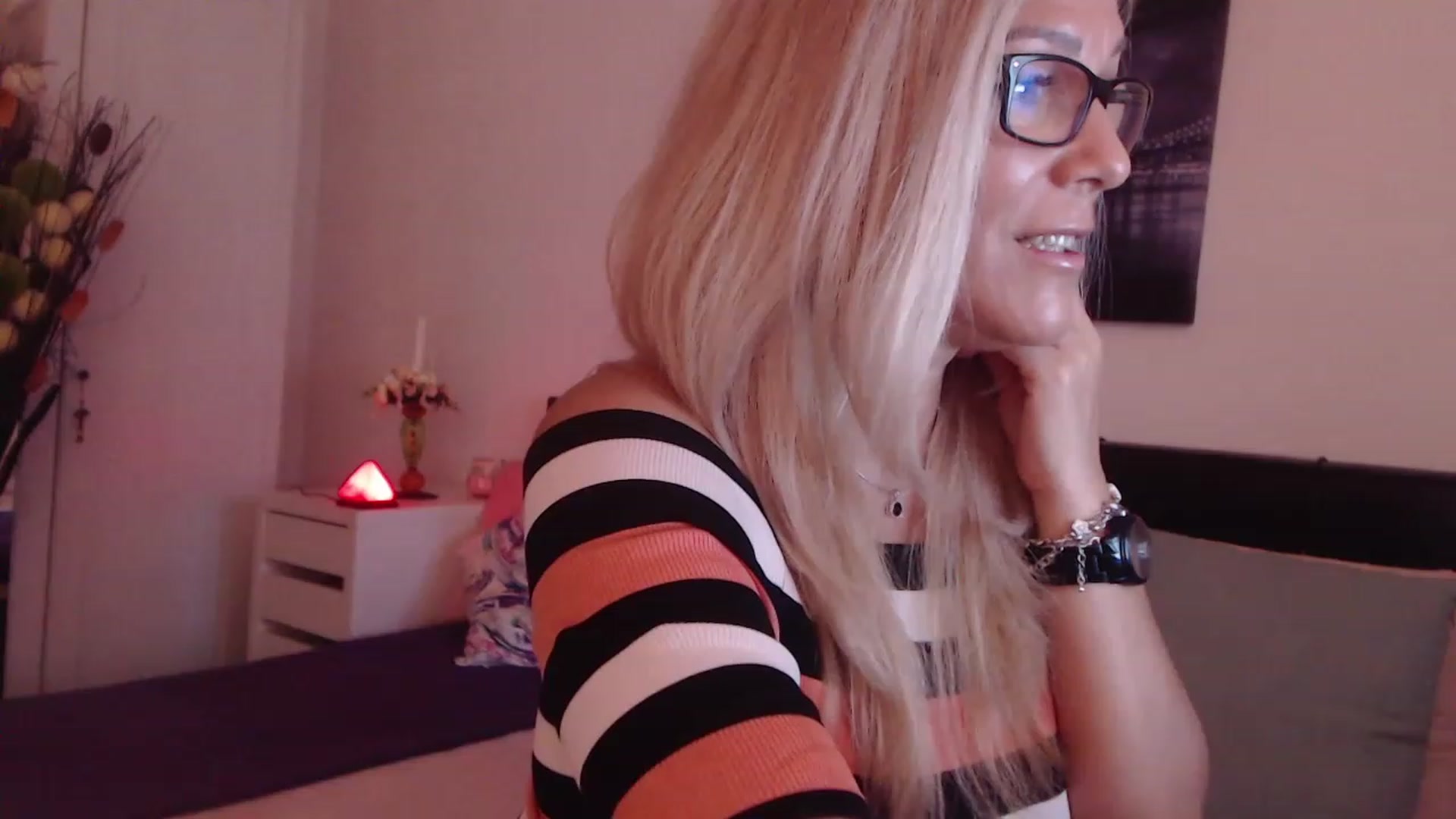 Gallery image thumbnail from Reeya71's myfreecams stream on, 08/11/2023, 03:56 image 18 of 20
