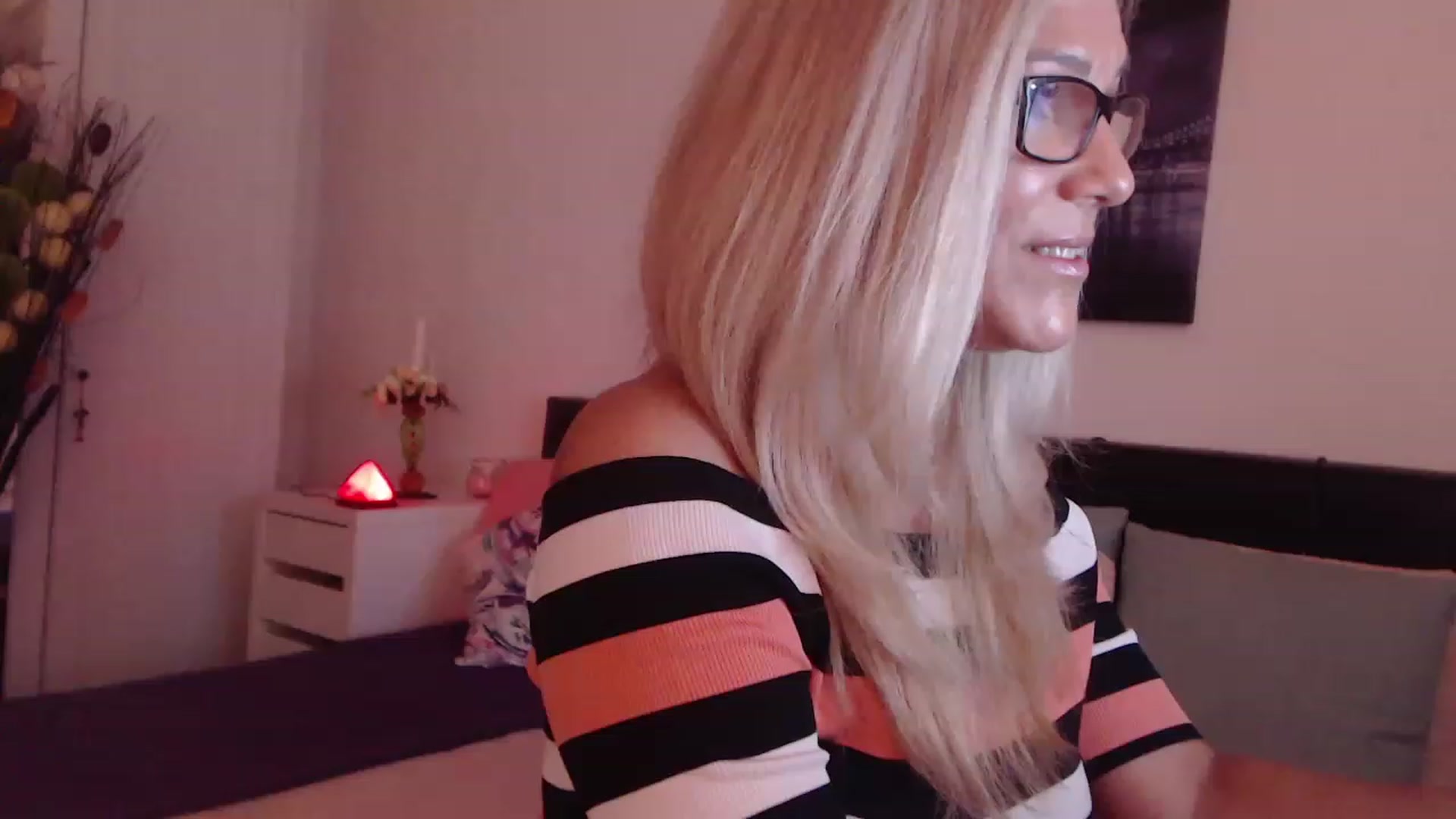 Gallery image thumbnail from Reeya71's myfreecams stream on, 08/11/2023, 03:56 image 3 of 20