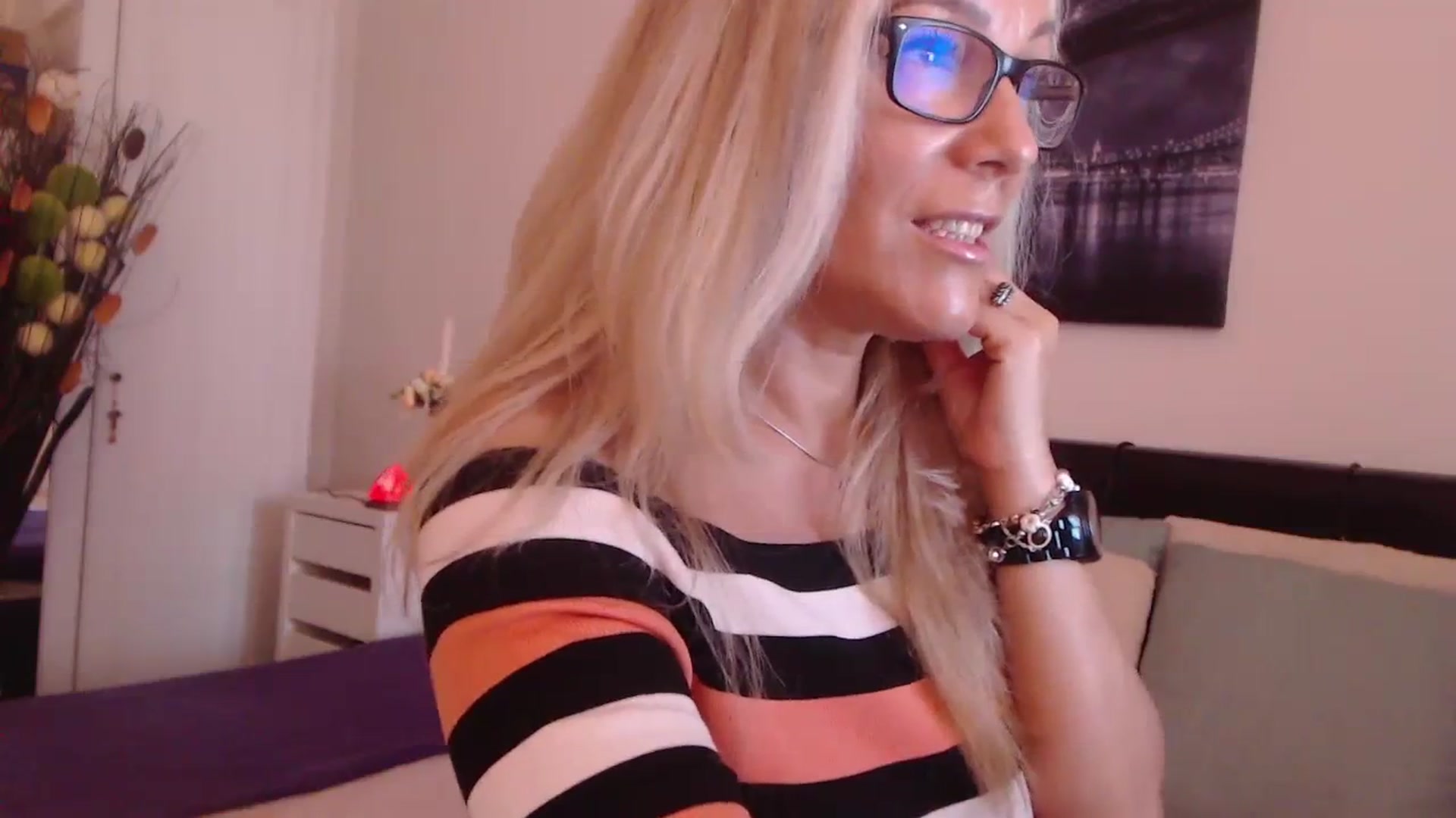 Gallery image thumbnail from Reeya71's myfreecams stream on, 08/11/2023, 05:53 image 11 of 20