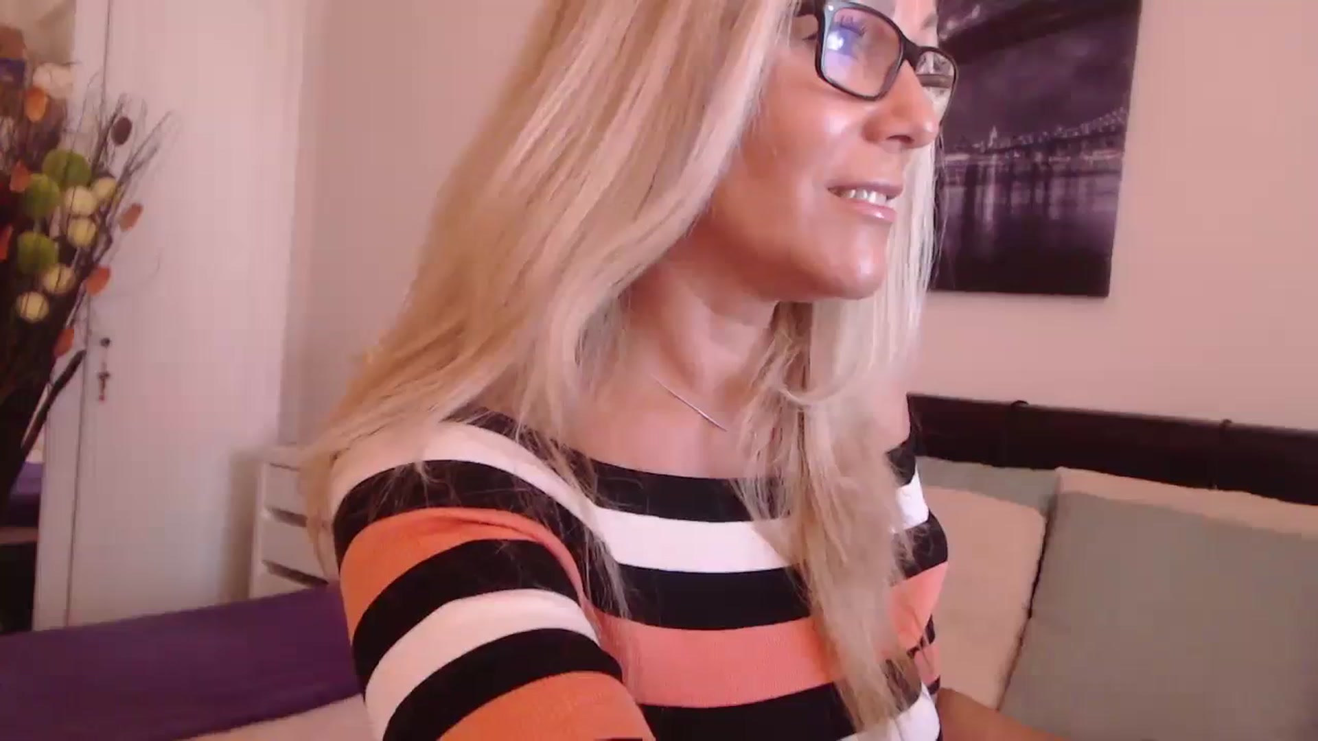 Gallery image thumbnail from Reeya71's myfreecams stream on, 08/11/2023, 05:53 image 14 of 20