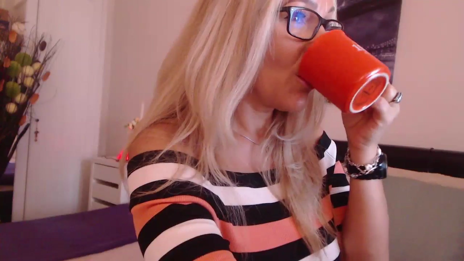 Gallery image thumbnail from Reeya71's myfreecams stream on, 08/11/2023, 05:53 image 15 of 20