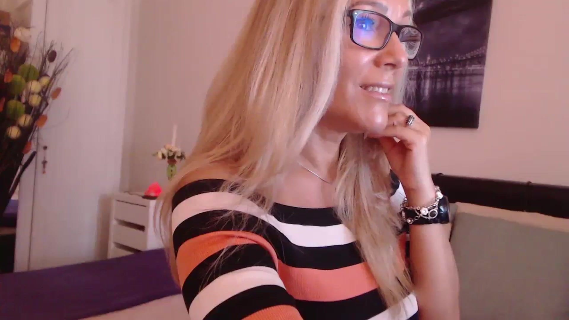 Gallery image thumbnail from Reeya71's myfreecams stream on, 08/11/2023, 05:53 image 8 of 20