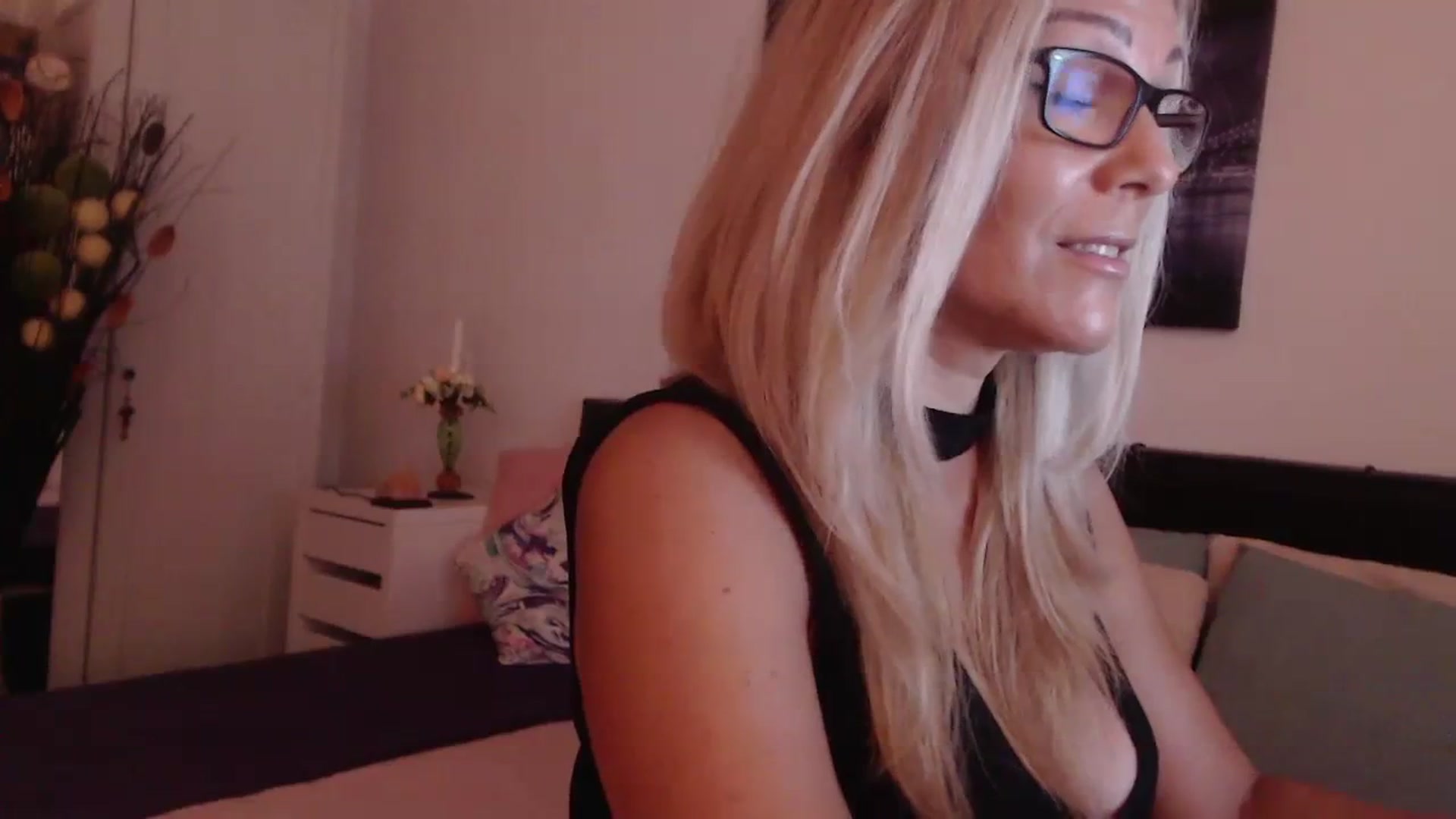Gallery image thumbnail from Reeya71's myfreecams stream on, 08/12/2023, 03:41 image 18 of 20