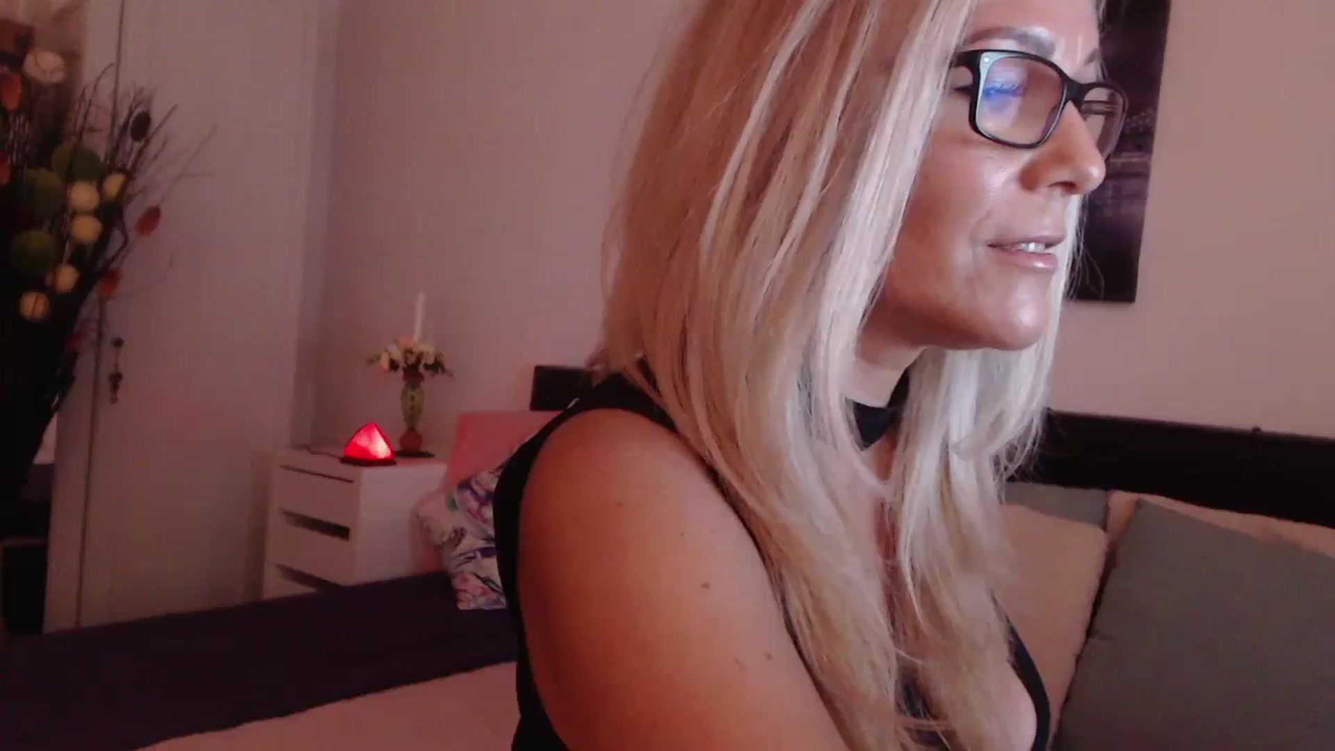 Gallery image thumbnail from Reeya71's myfreecams stream on, 08/12/2023, 03:41 image 9 of 20