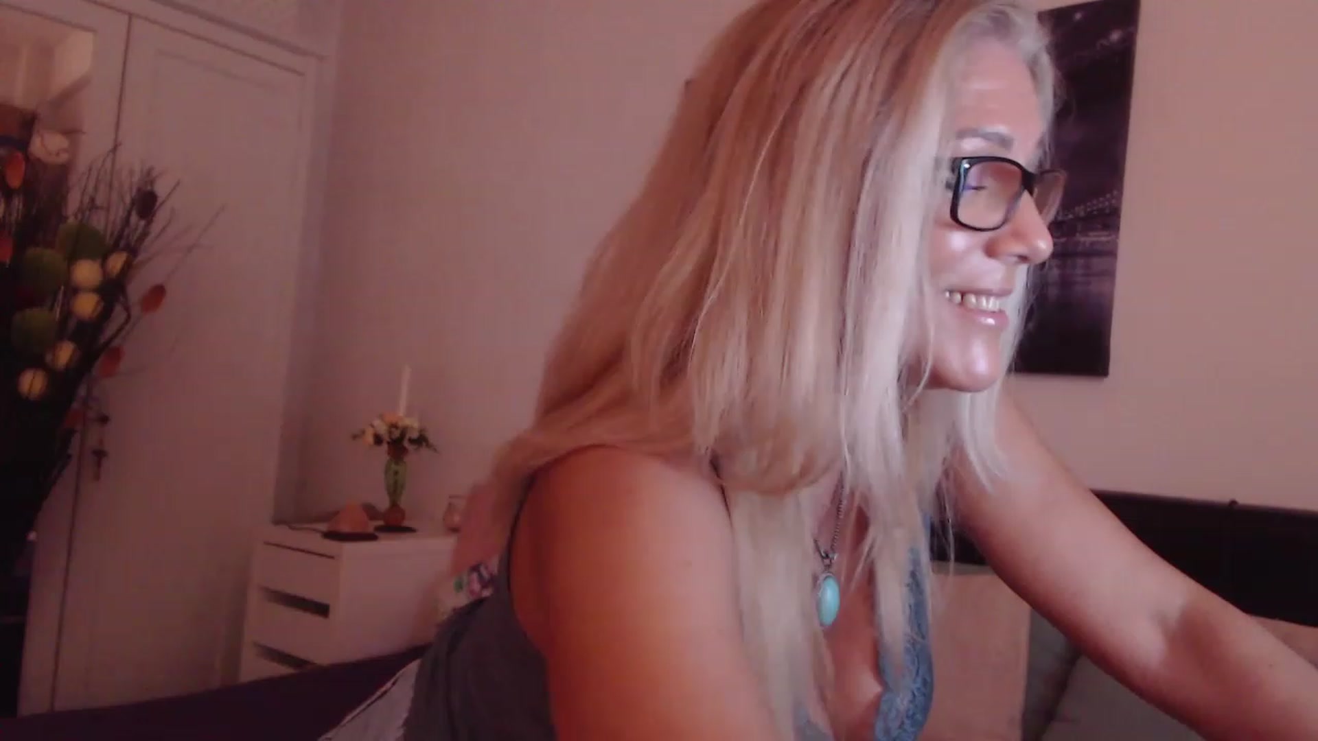 Gallery image thumbnail from Reeya71's myfreecams stream on, 08/17/2023, 03:27 image 17 of 20