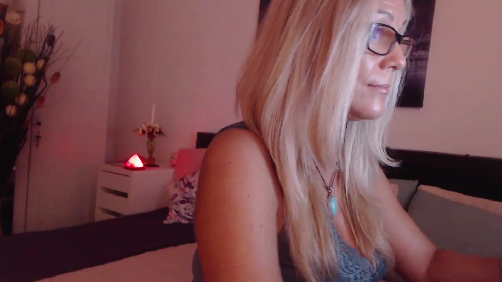Gallery image thumbnail from Reeya71's myfreecams stream on, 08/17/2023, 03:27 image 3 of 20