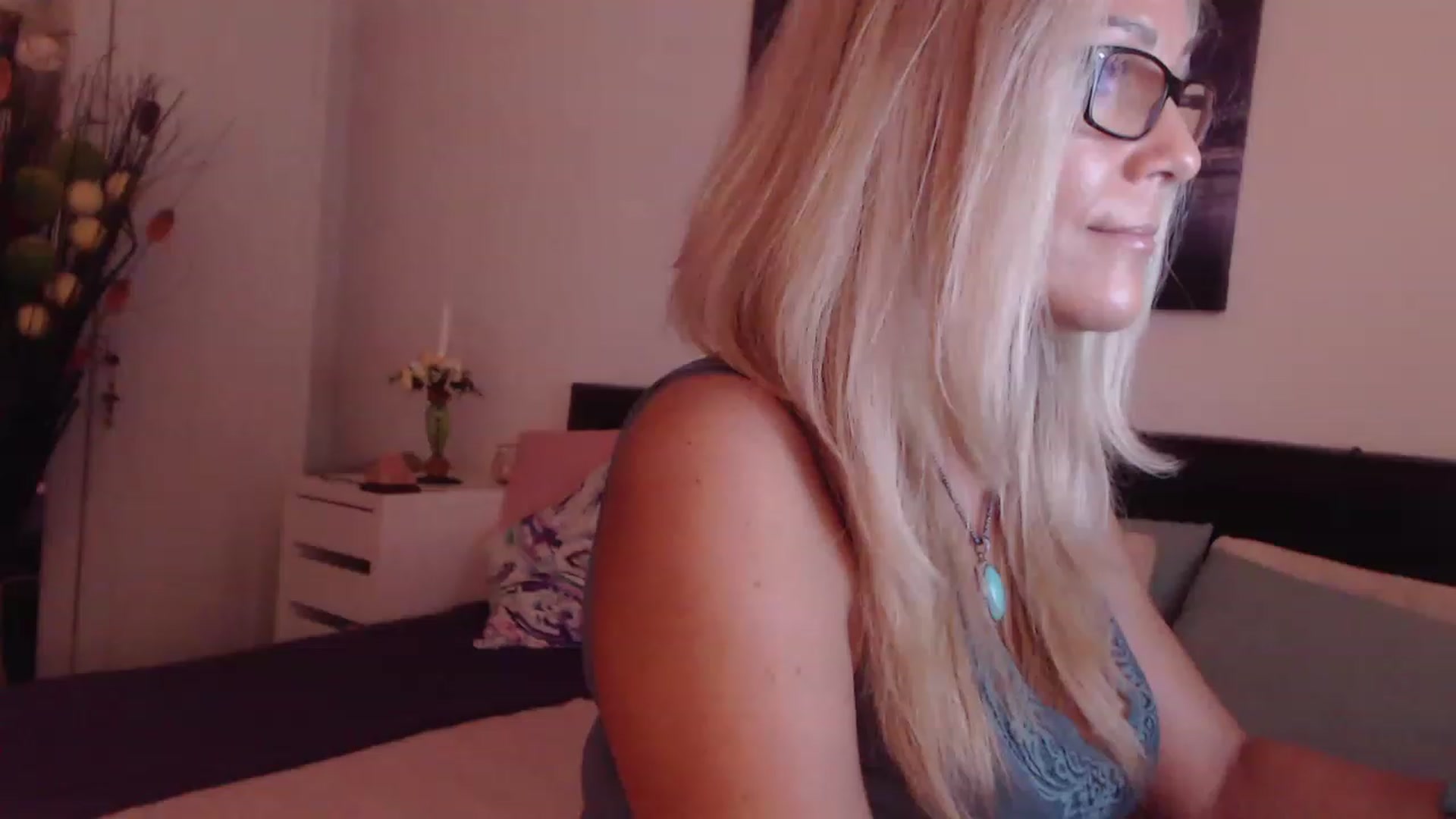 Gallery image thumbnail from Reeya71's myfreecams stream on, 08/17/2023, 03:27 image 12 of 20