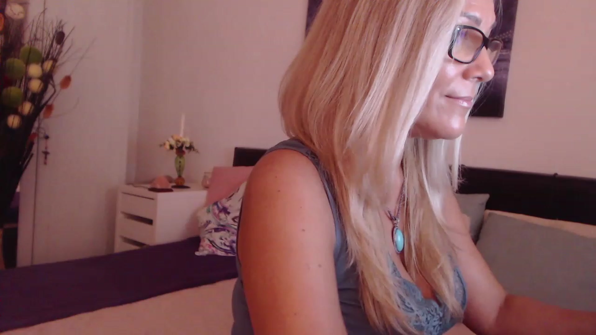 Gallery image thumbnail from Reeya71's myfreecams stream on, 08/17/2023, 05:14 image 5 of 20